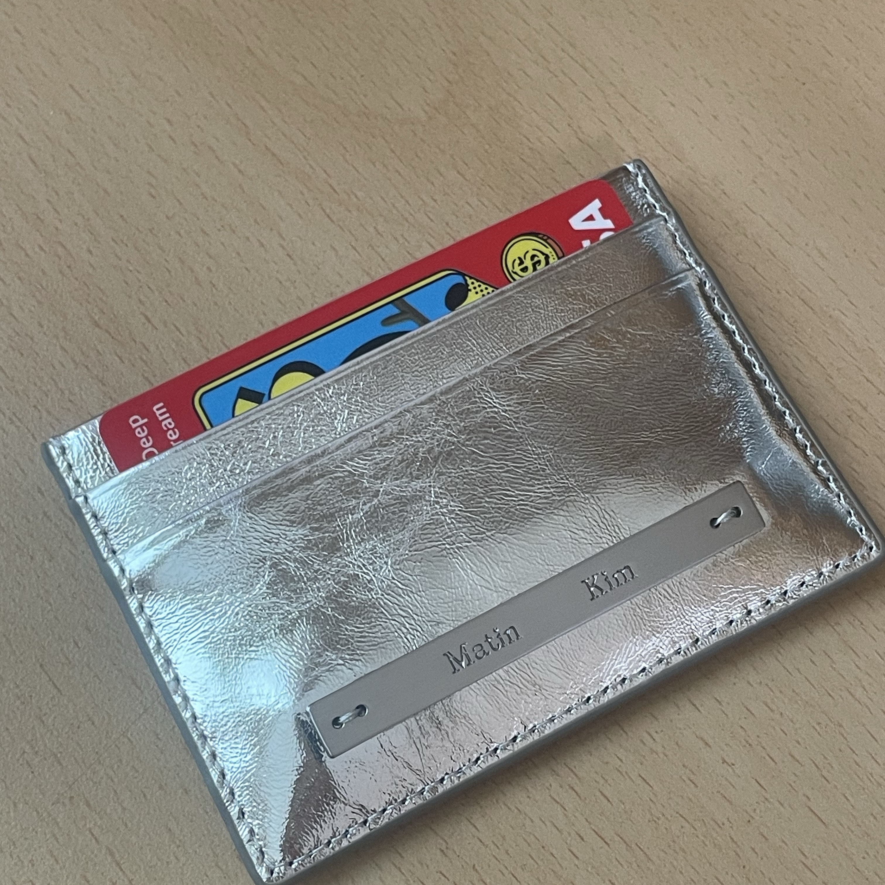 Matin Kim Vintage Card Wallet Silver 착용 스타일