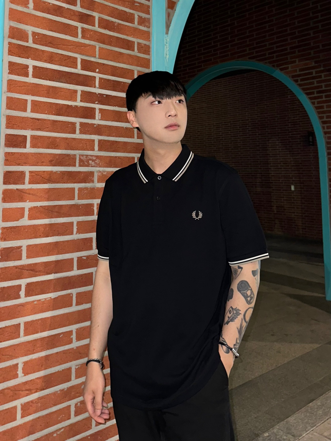 Louis Vuitton Silver Lockit x Virgil Abloh Bracelet Natural Titanium Black 착용 스타일 - 2