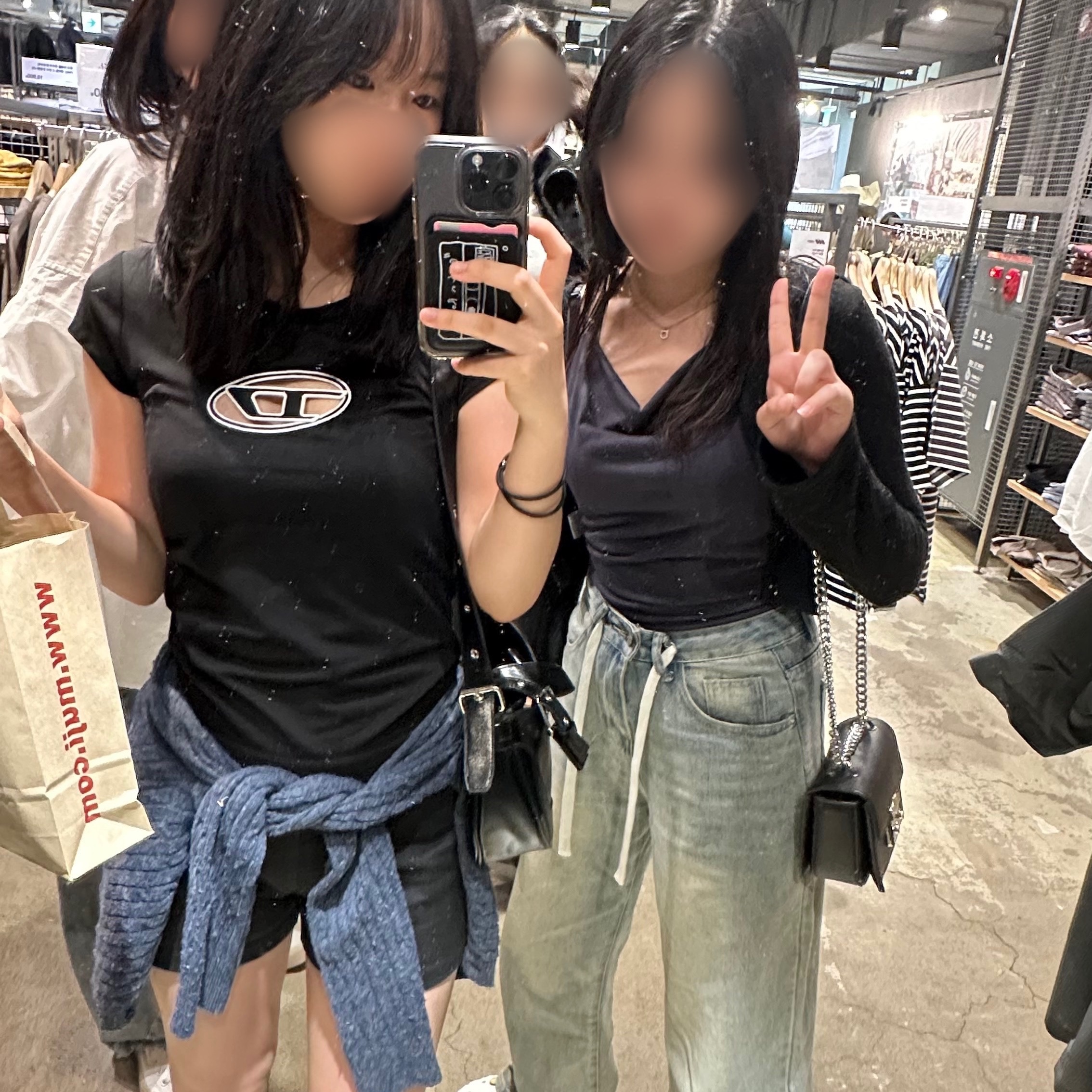 (W) Diesel T-Angie Peekaboo Logo T-Shirt Black 착용 스타일