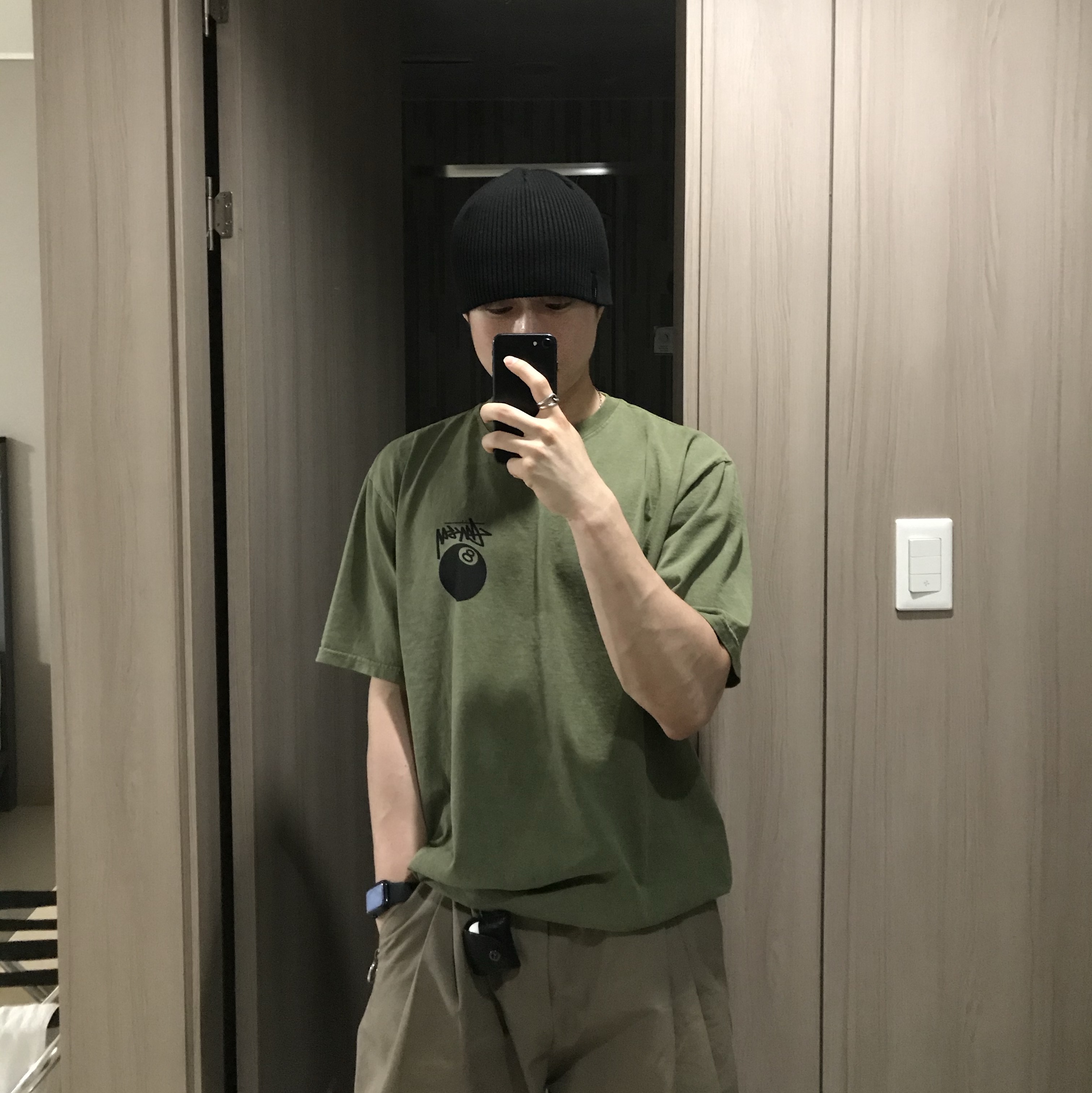 Stussy 8 Ball Pigment Dyed T-Shirt Olive 착용 스타일 - 3