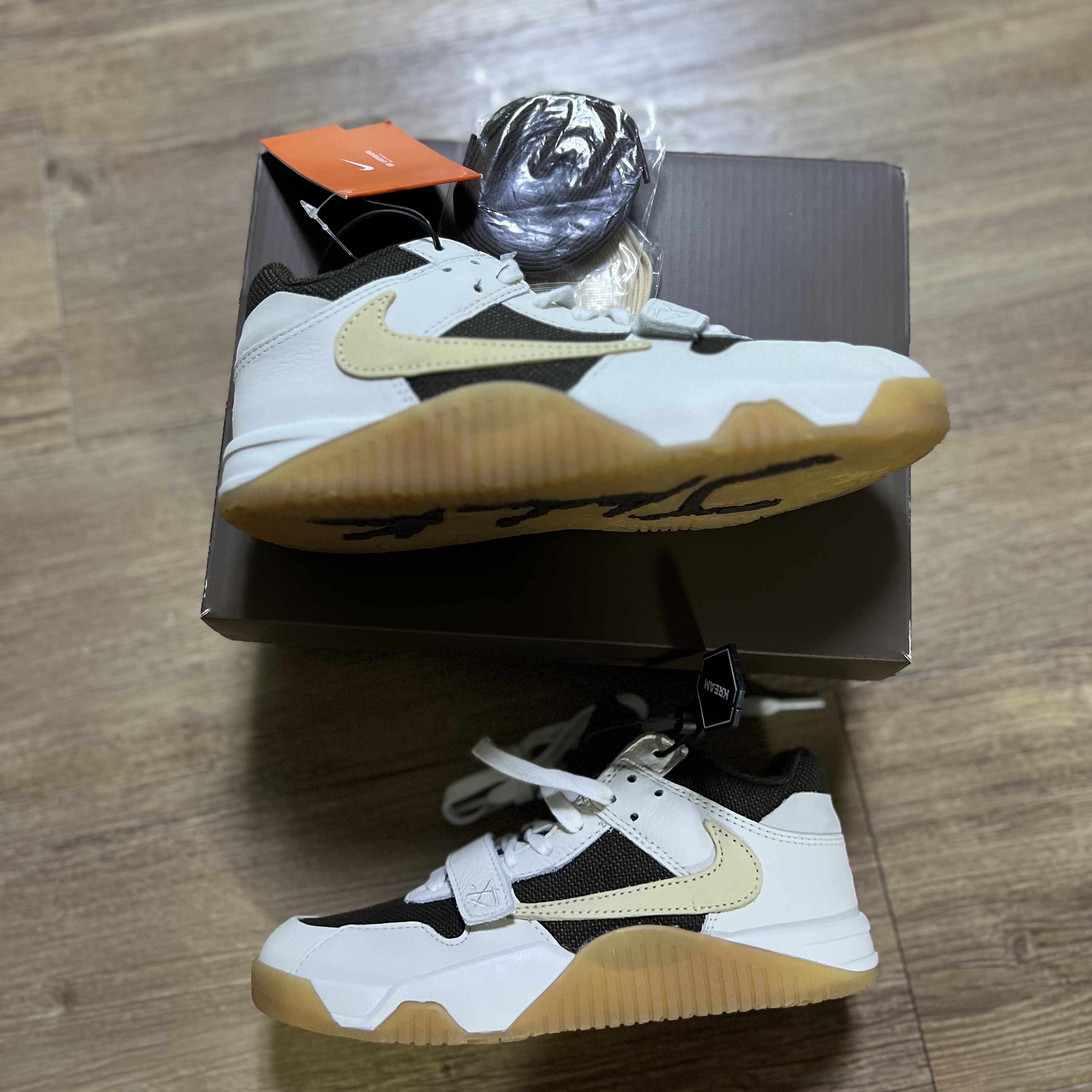 (PS) Jordan x Travis Scott Jumpman Jack TR Sail and Dark Mocha 착용 스타일 - 2