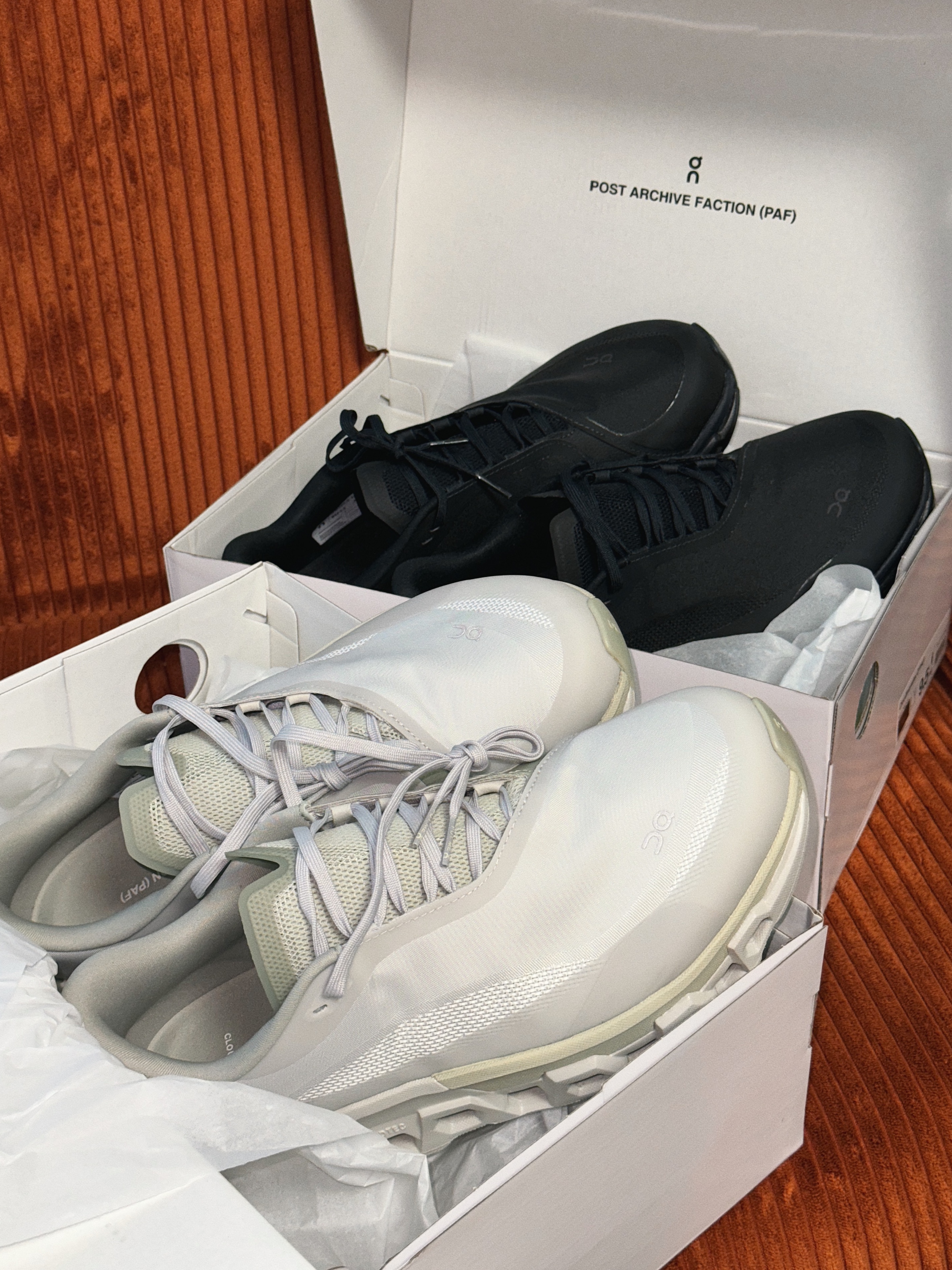 On Running x Post Archive Faction (Paf) Cloudmonster 2 Moondust Chalk, On Running x Post Archive Faction (Paf) Cloudmonster 2 Black Magnet 착용 스타일 - 2