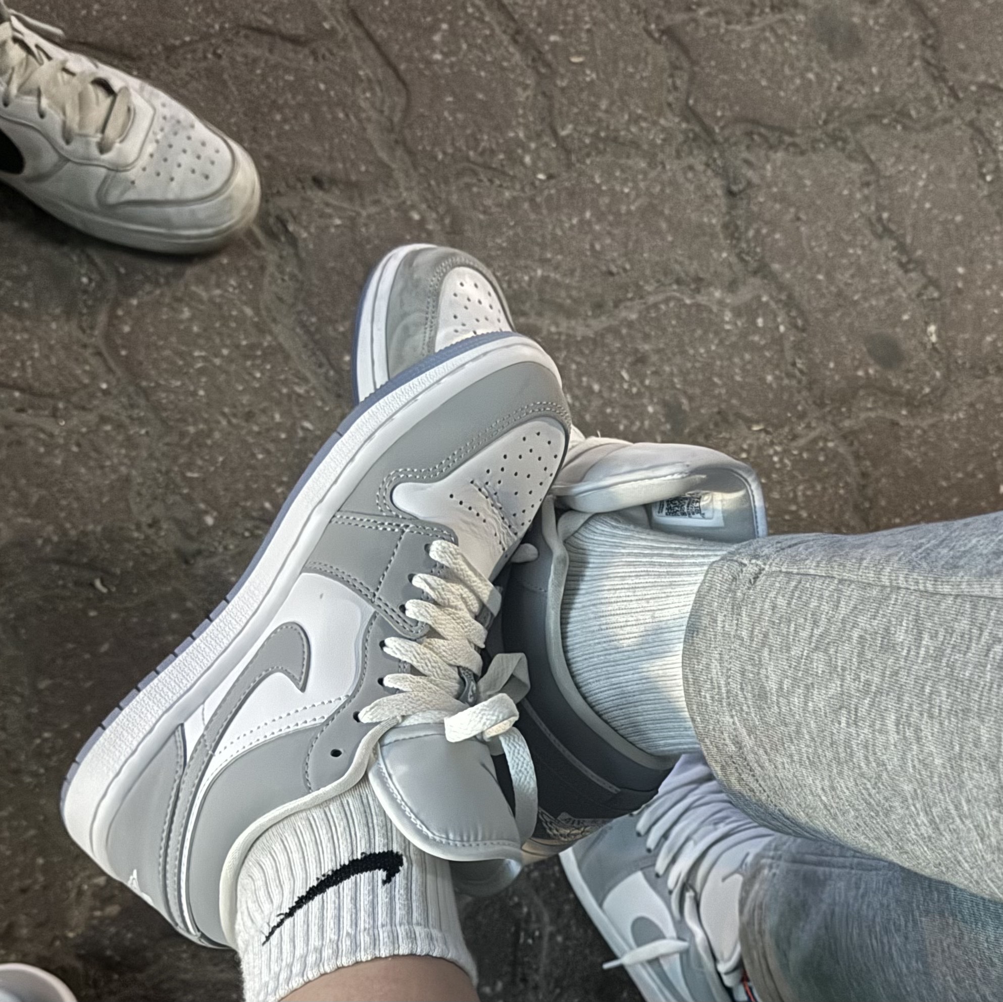 (W) Jordan 1 Low White Wolf Grey 착용 스타일