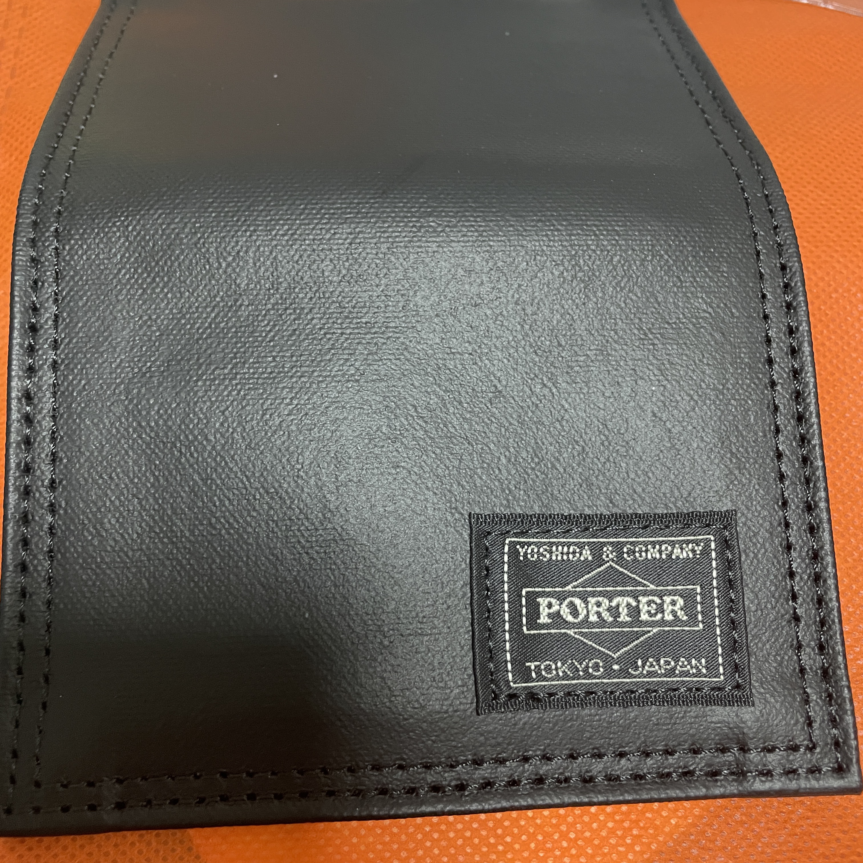 Porter Freestyle Pass Case Black 착용 스타일 - 1