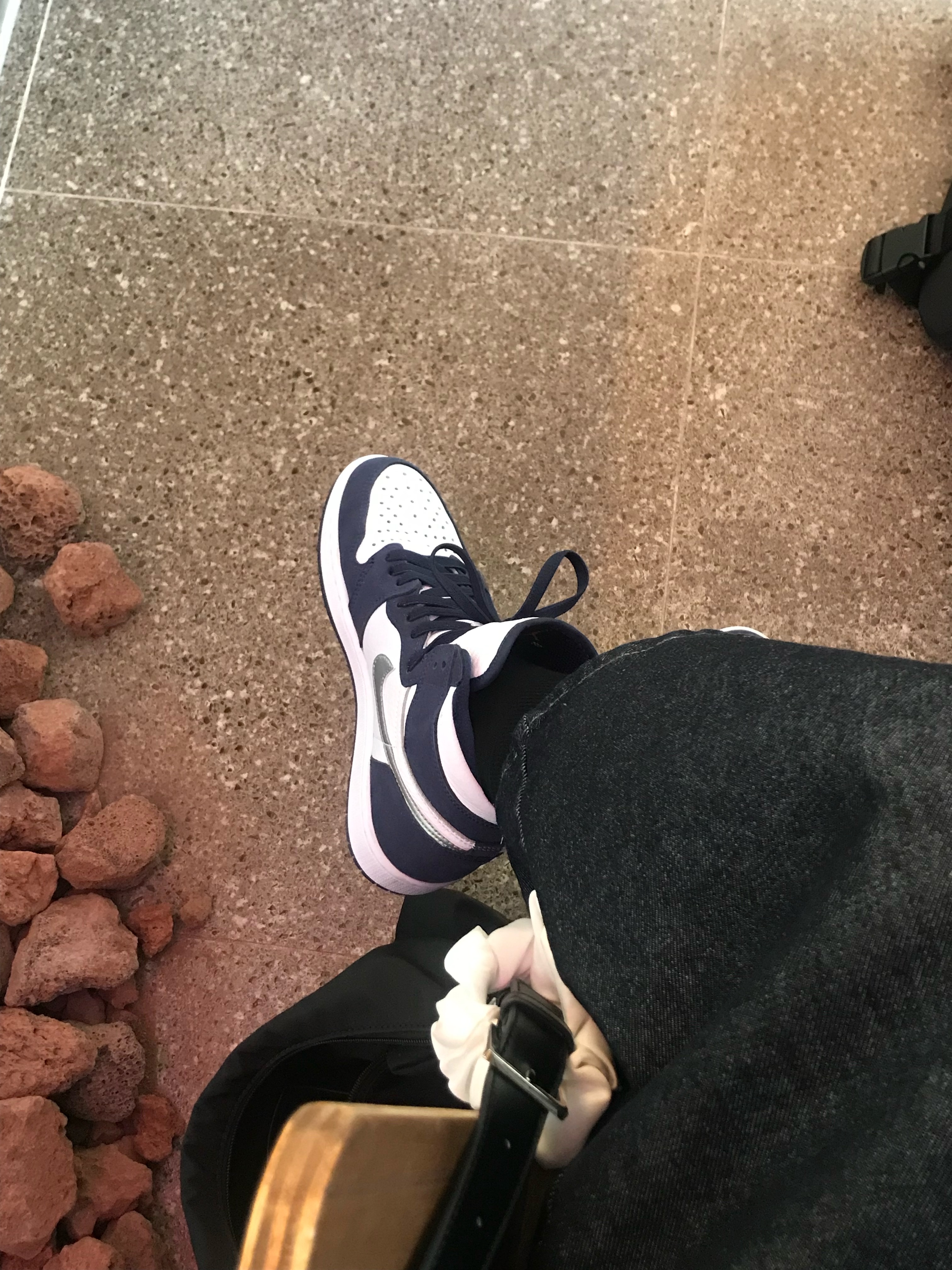 Jordan 1 Retro High OG CO.JP Midnight Navy, New Balance 996 Dark Green 착용 스타일 - 1