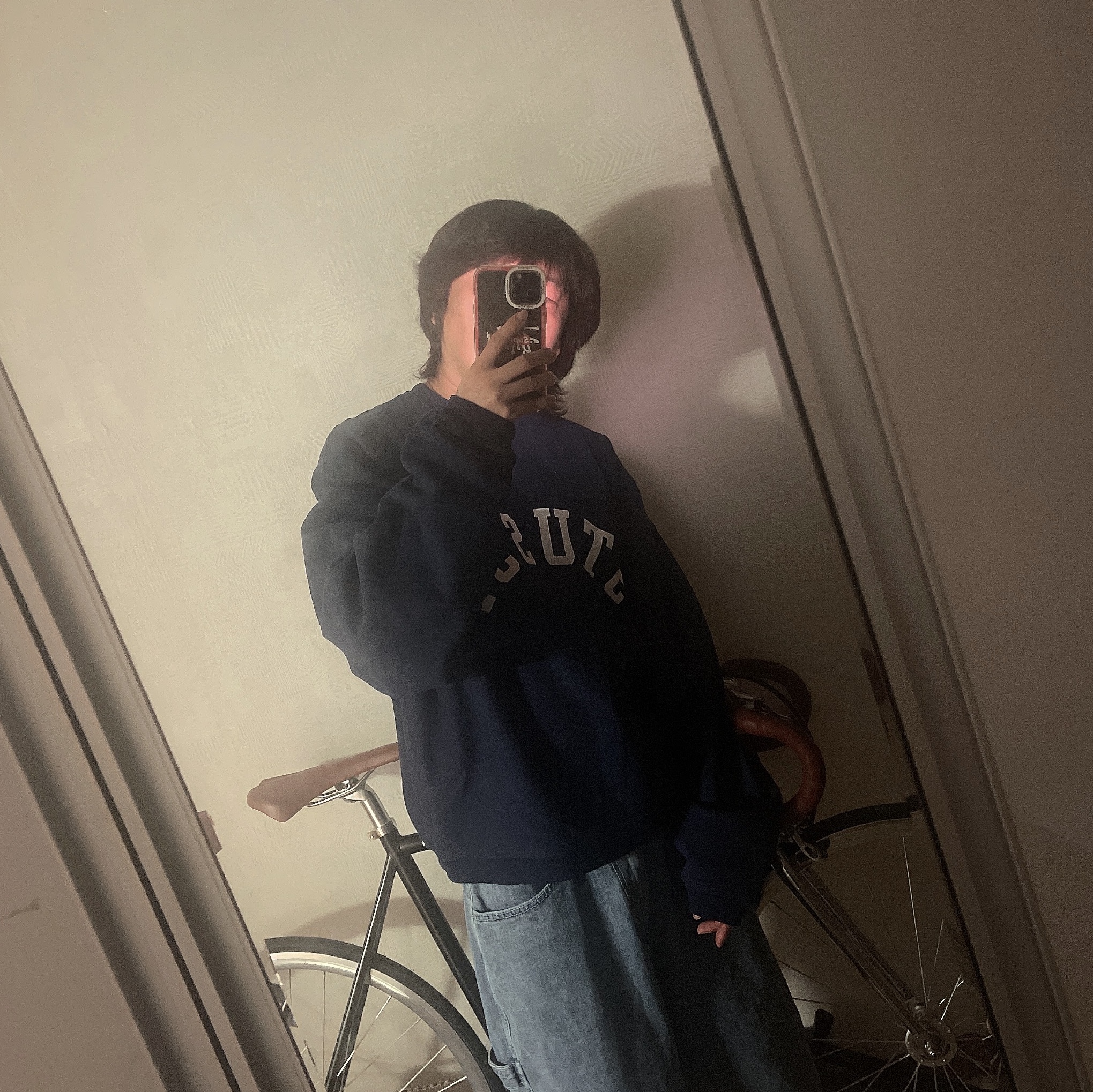 Stussy Sun Faded Oversized Crew Navy 착용 스타일