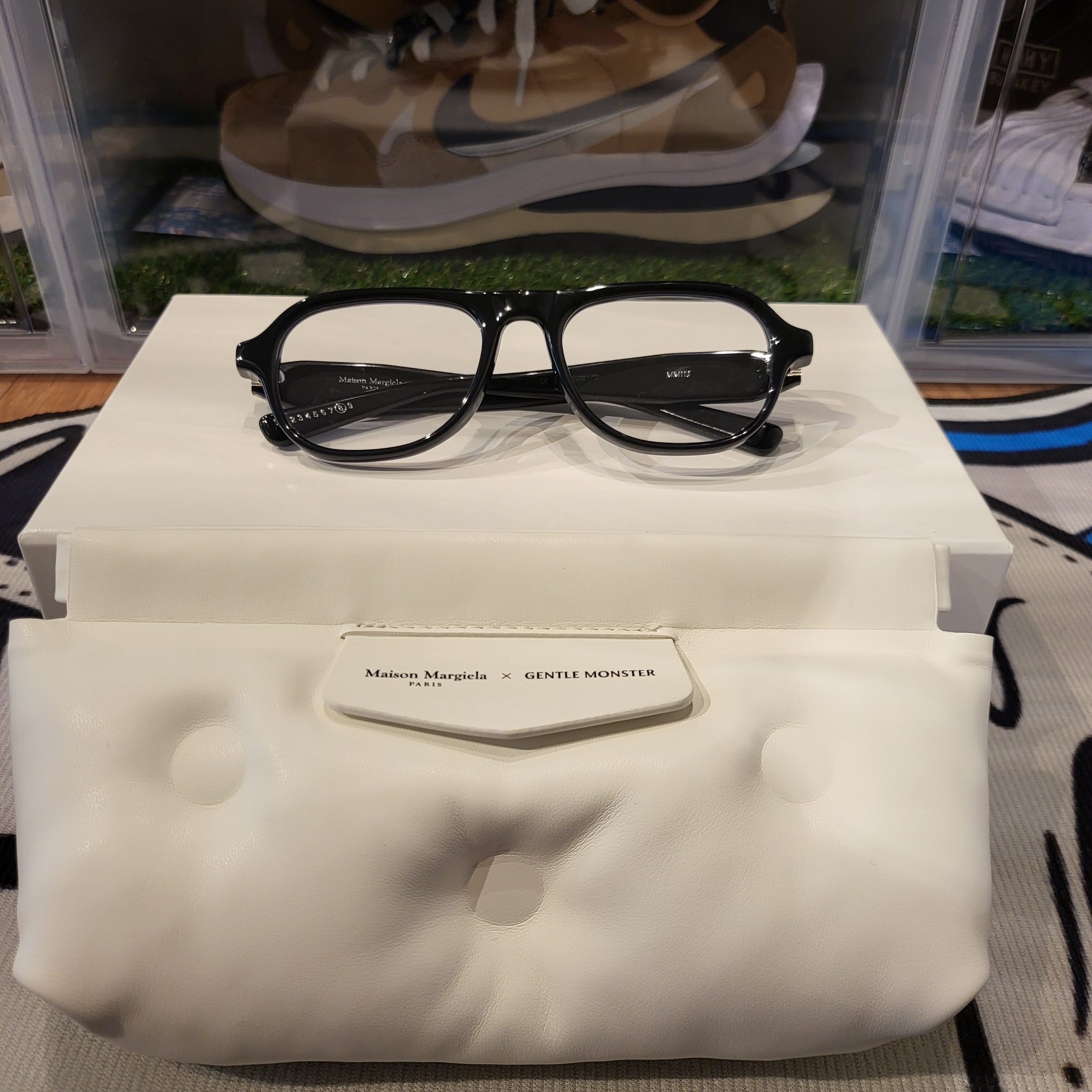 Gentle Monster x Maison Margiela MM113 Black Clear 착용 스타일