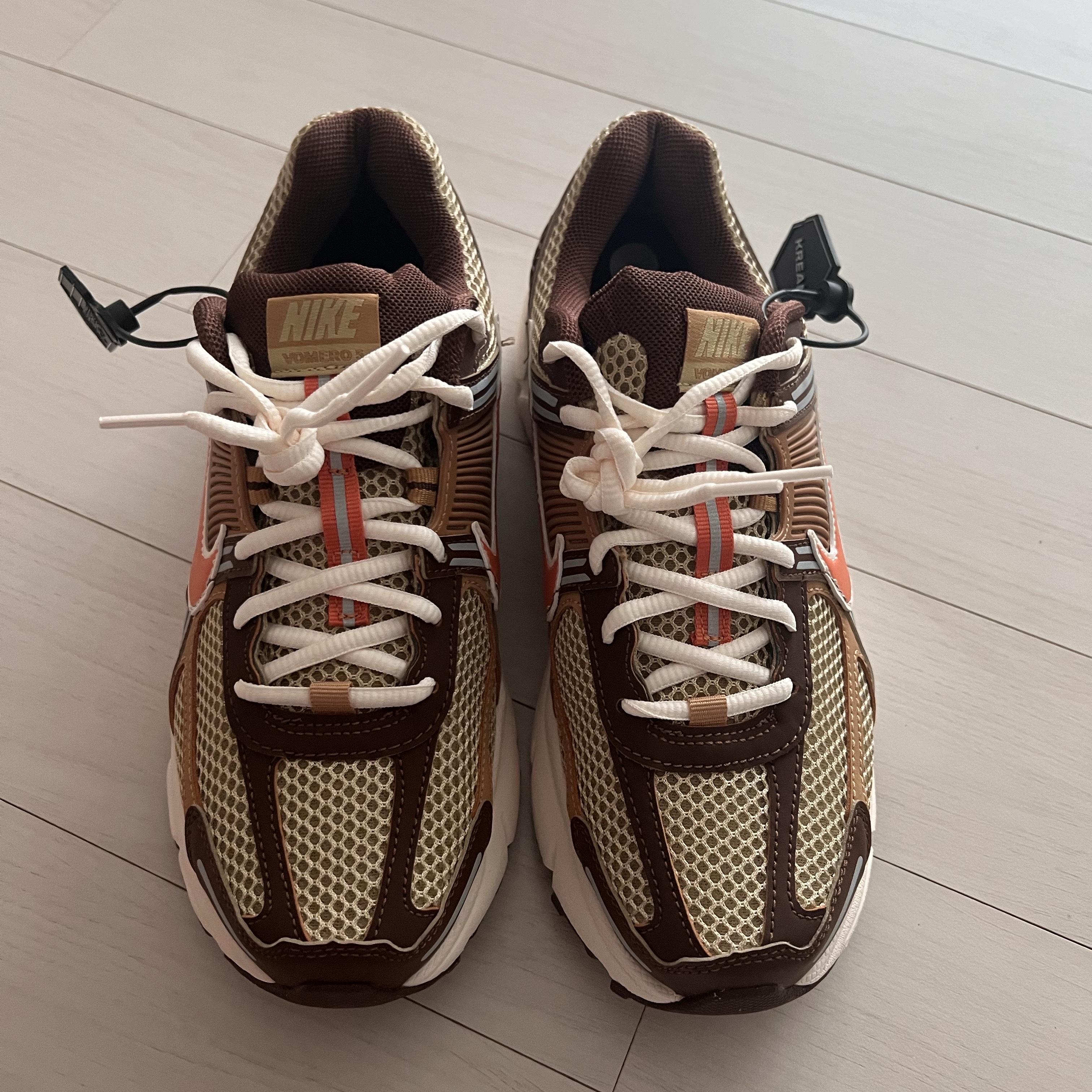 Nike Zoom Vomero 5 Wheat Grass and Cacao Wow 착용 스타일