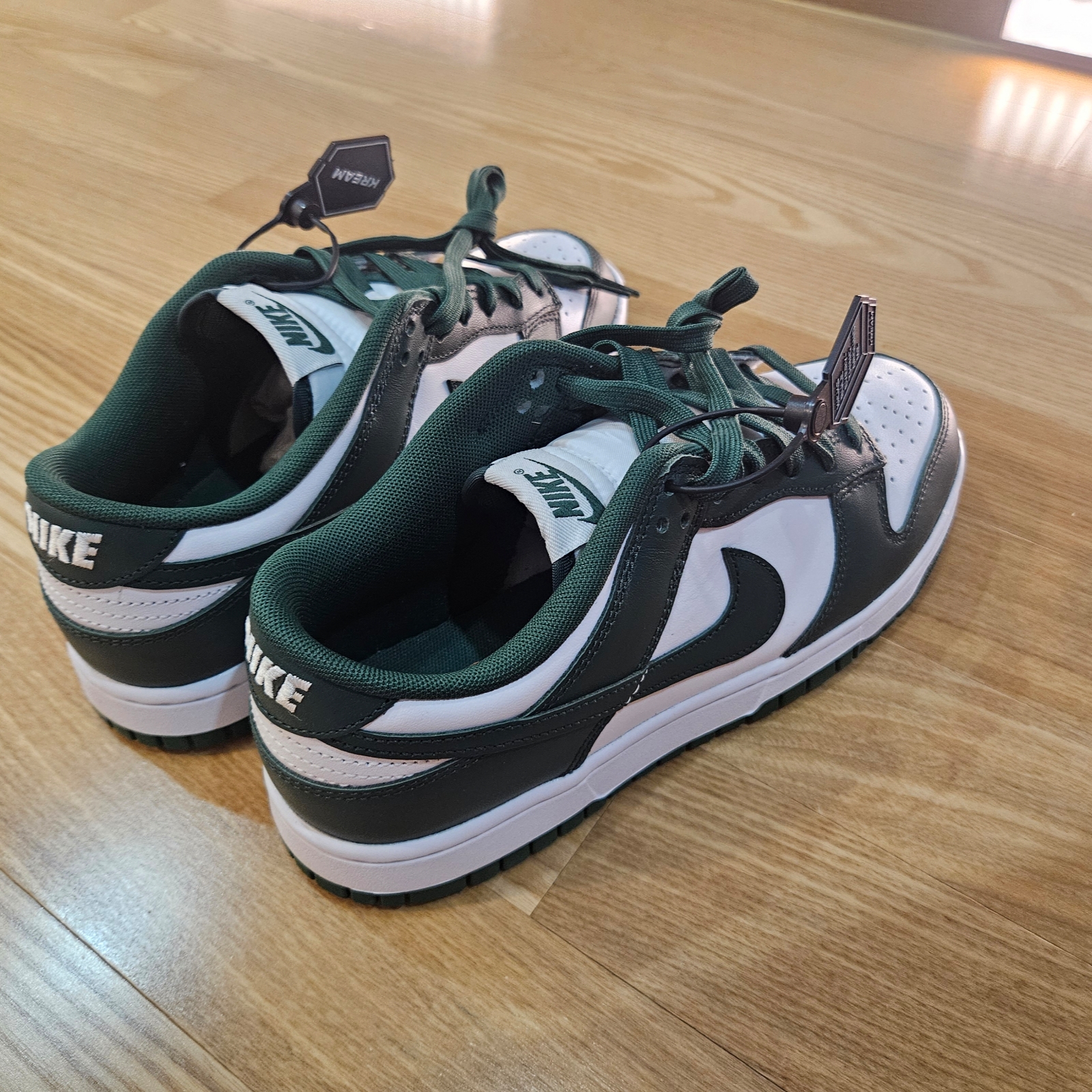 Nike Dunk Low Retro Varsity Green 착용 스타일 - 2