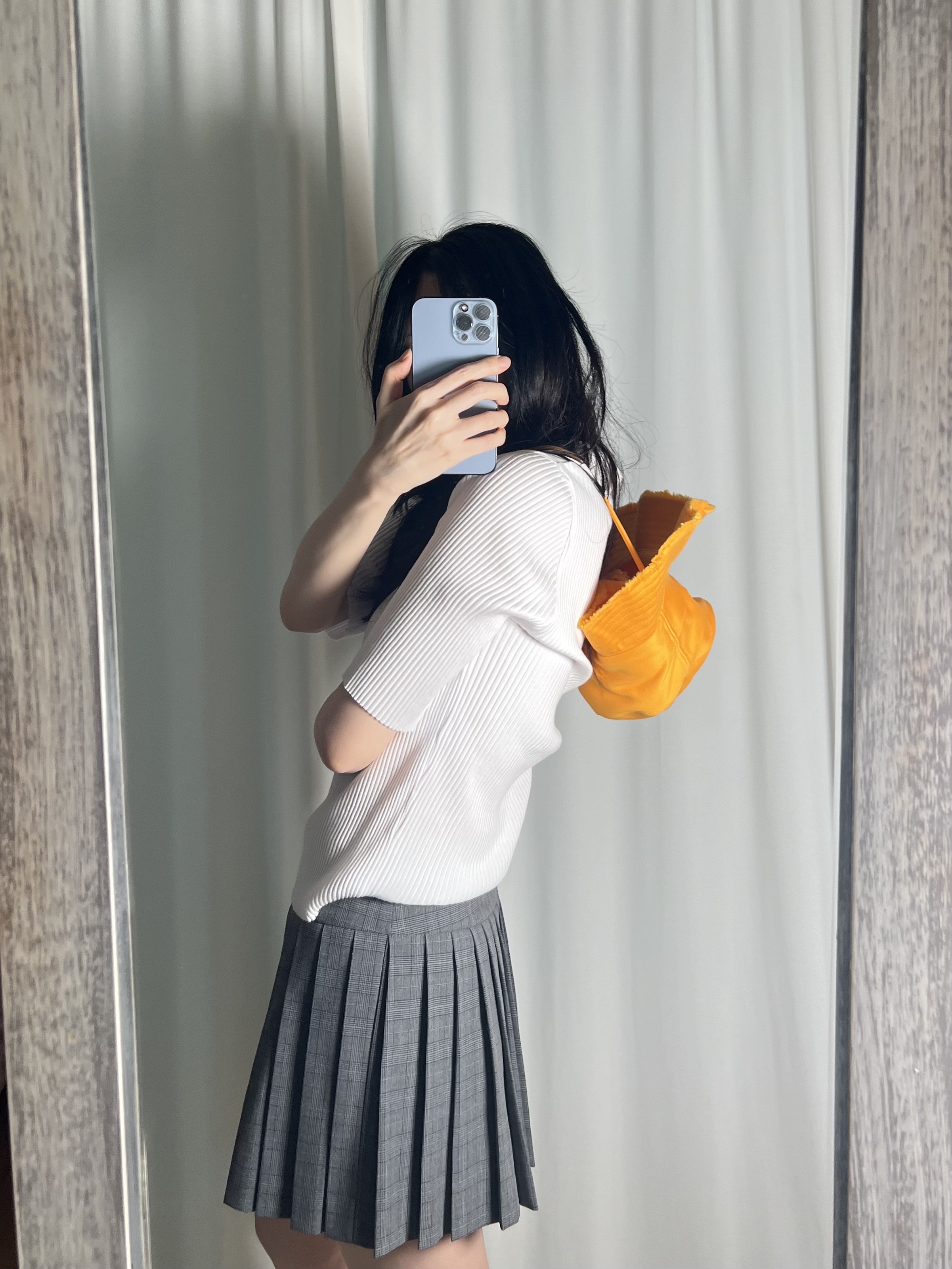 Jacquemus Le Bob Artichaut Bucket Hat Dark Orange 착용 스타일