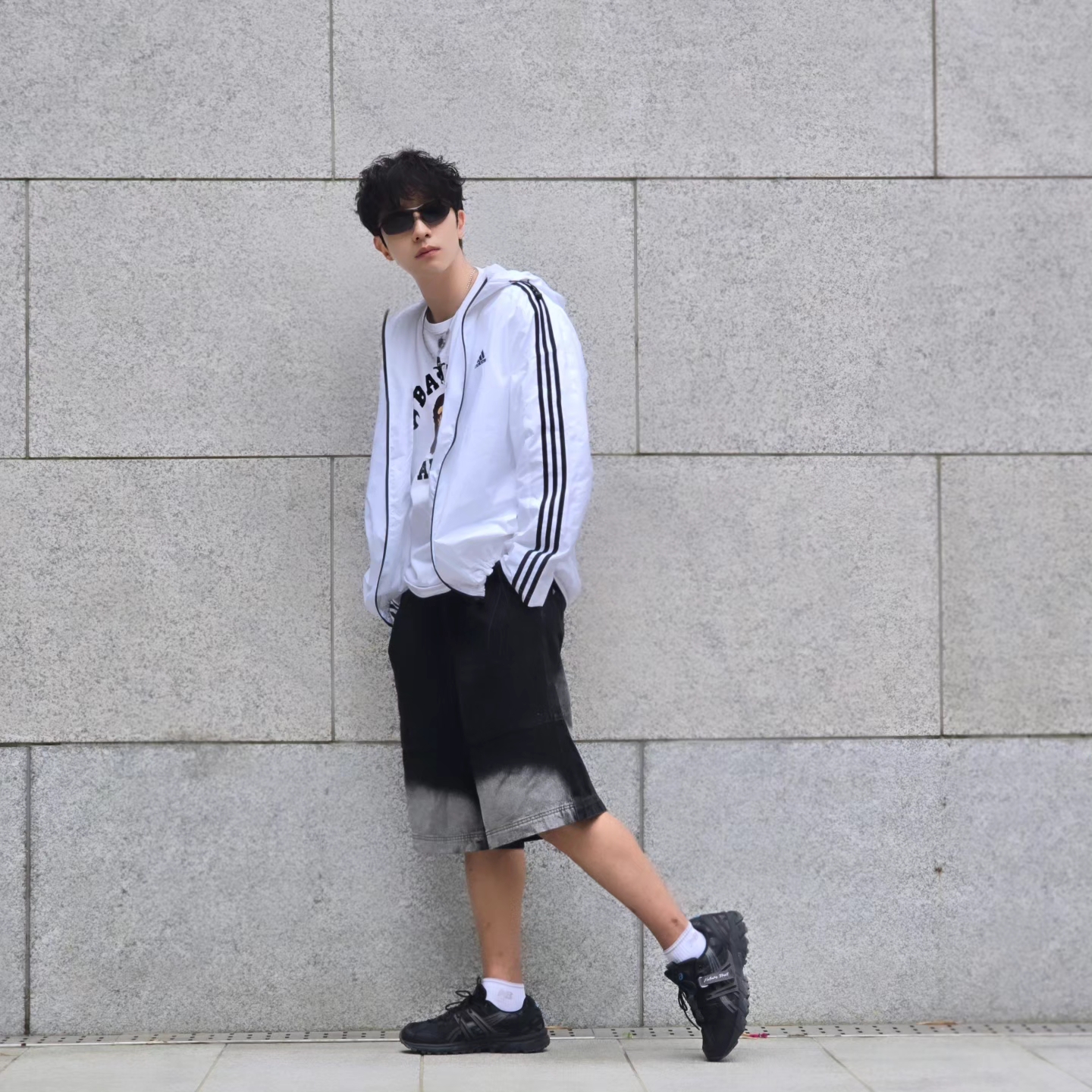 BAPE Ninja College T-Shirt White, Adidas Essential 3S Woven Windbreaker Jacket White - KR Sizing 착용 스타일 - 4