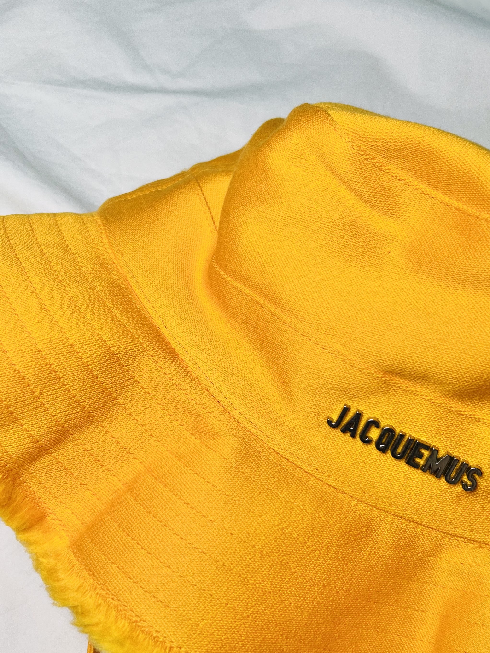 Jacquemus Le Bob Artichaut Bucket Hat Dark Orange 착용 스타일 - 2