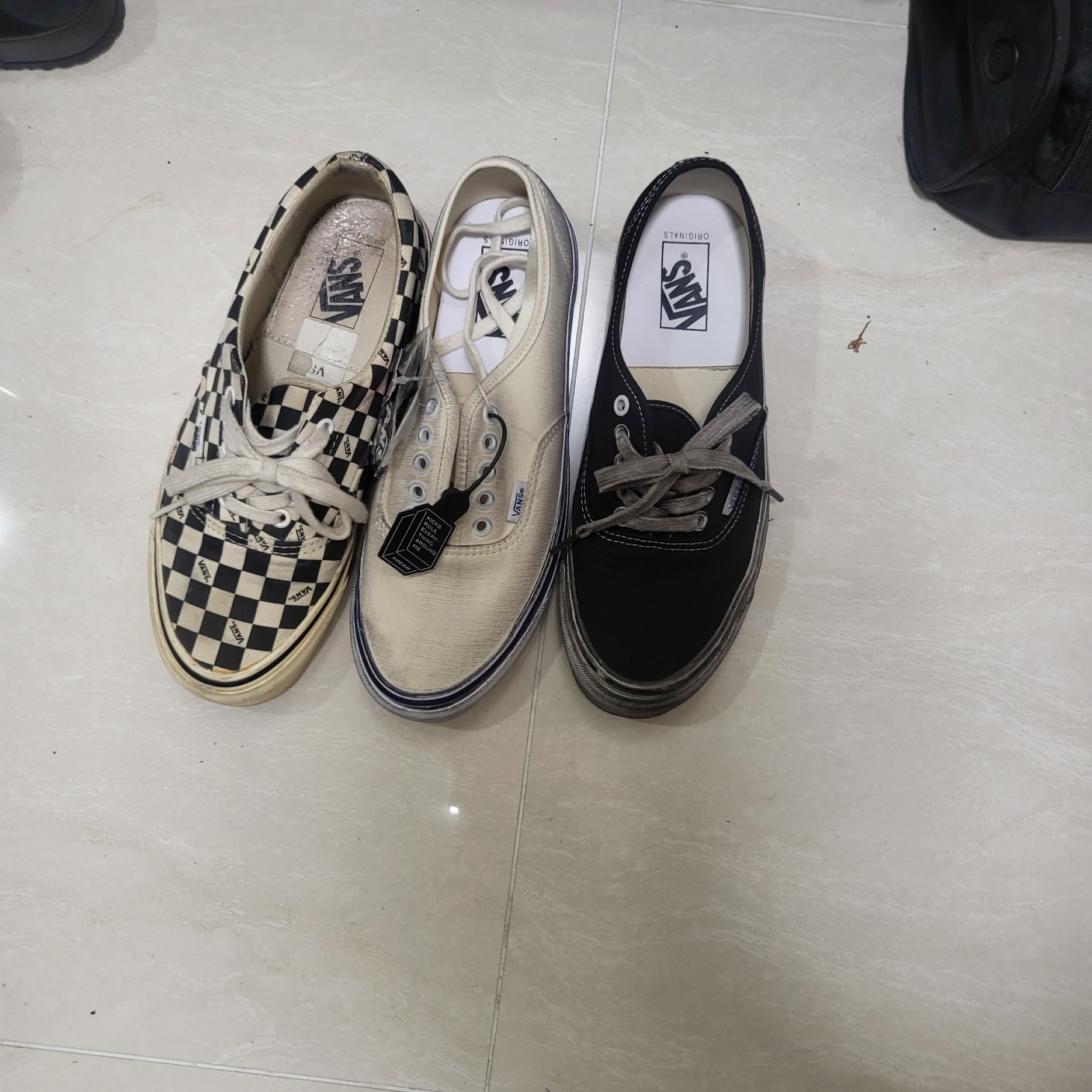 Vans Vault OG Authentic LX Stressed Classic White 착용 스타일