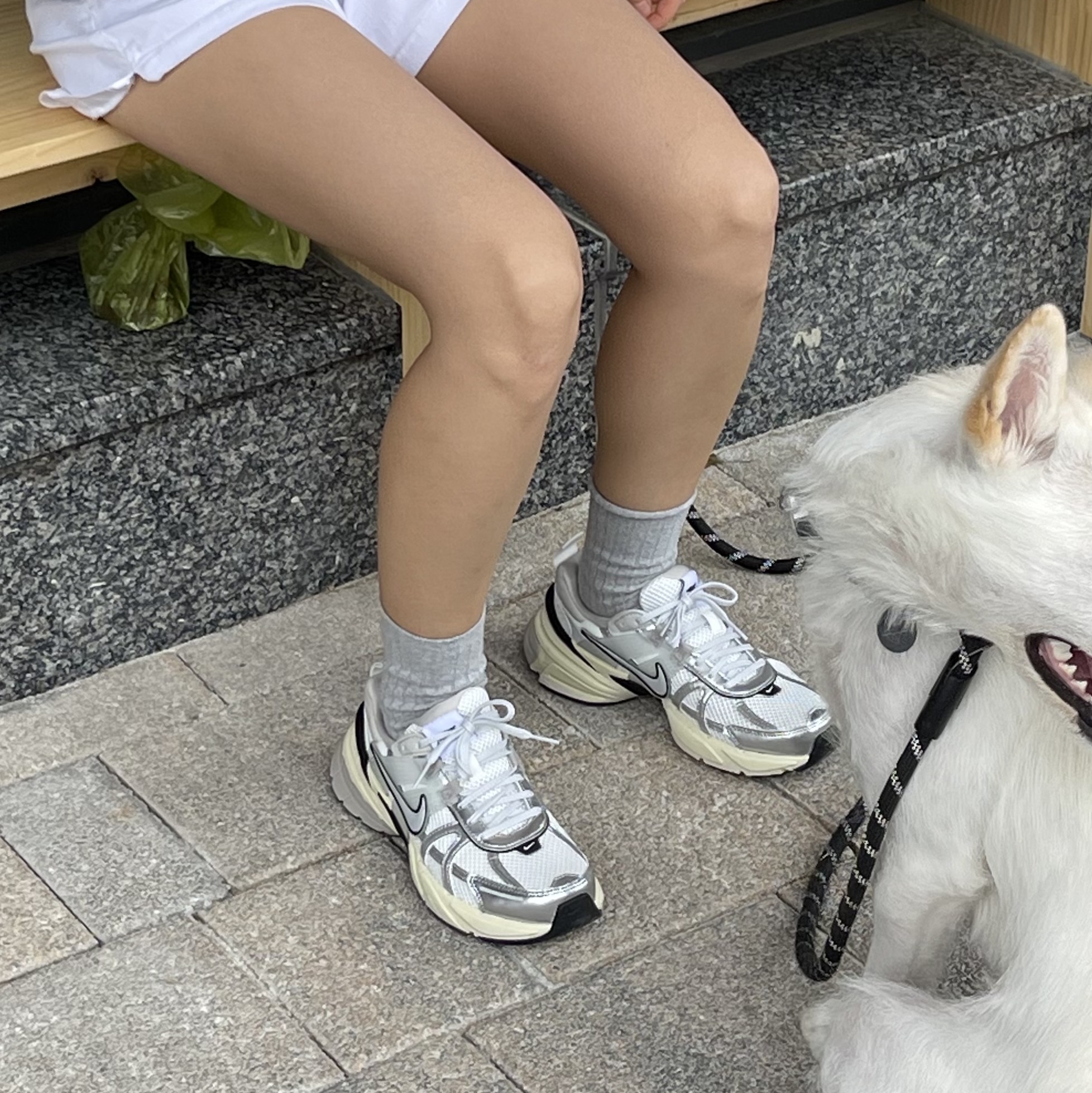 Nike V2K Run Summit White Metallic Silver 착용 스타일