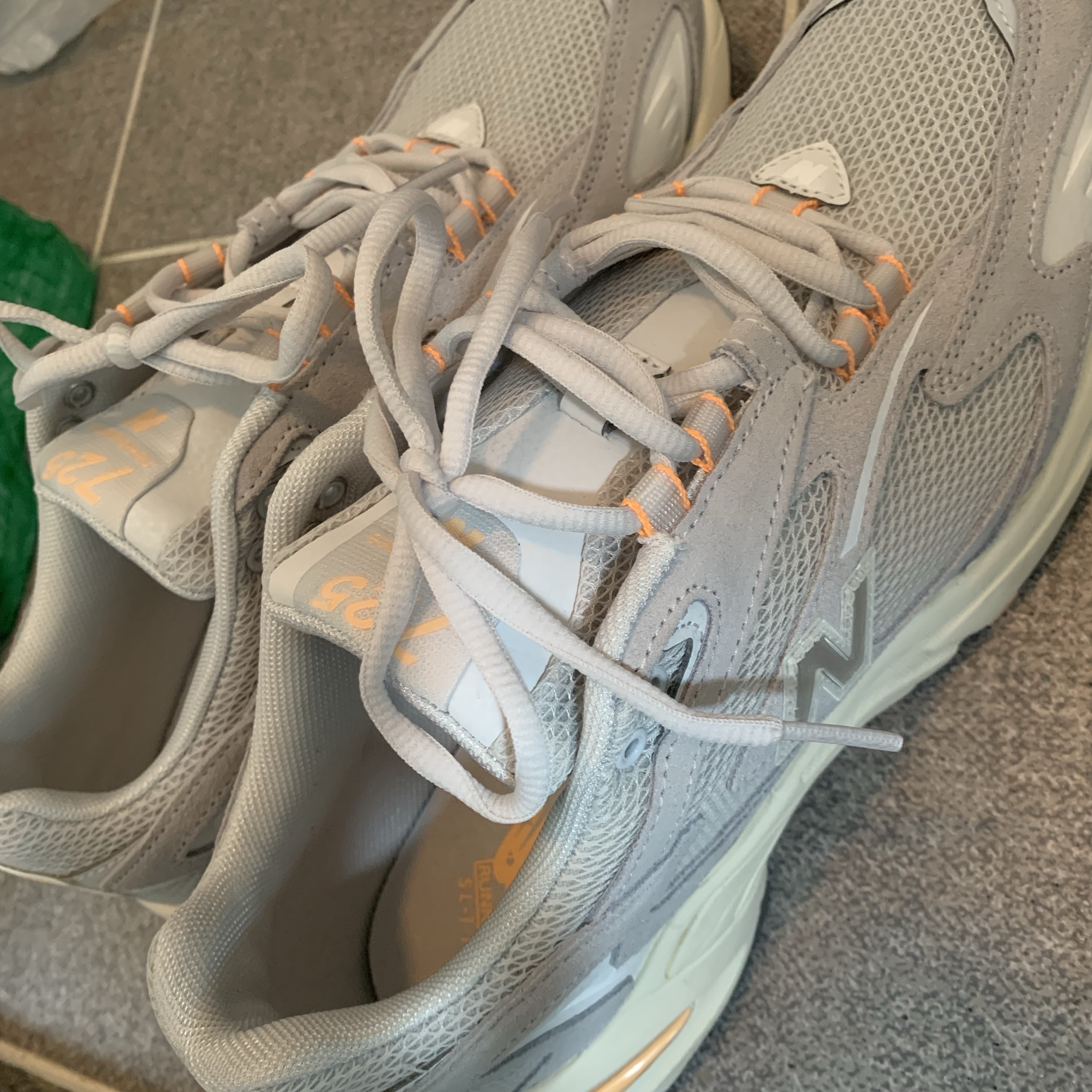 New Balance 725 Ivory 착용 스타일