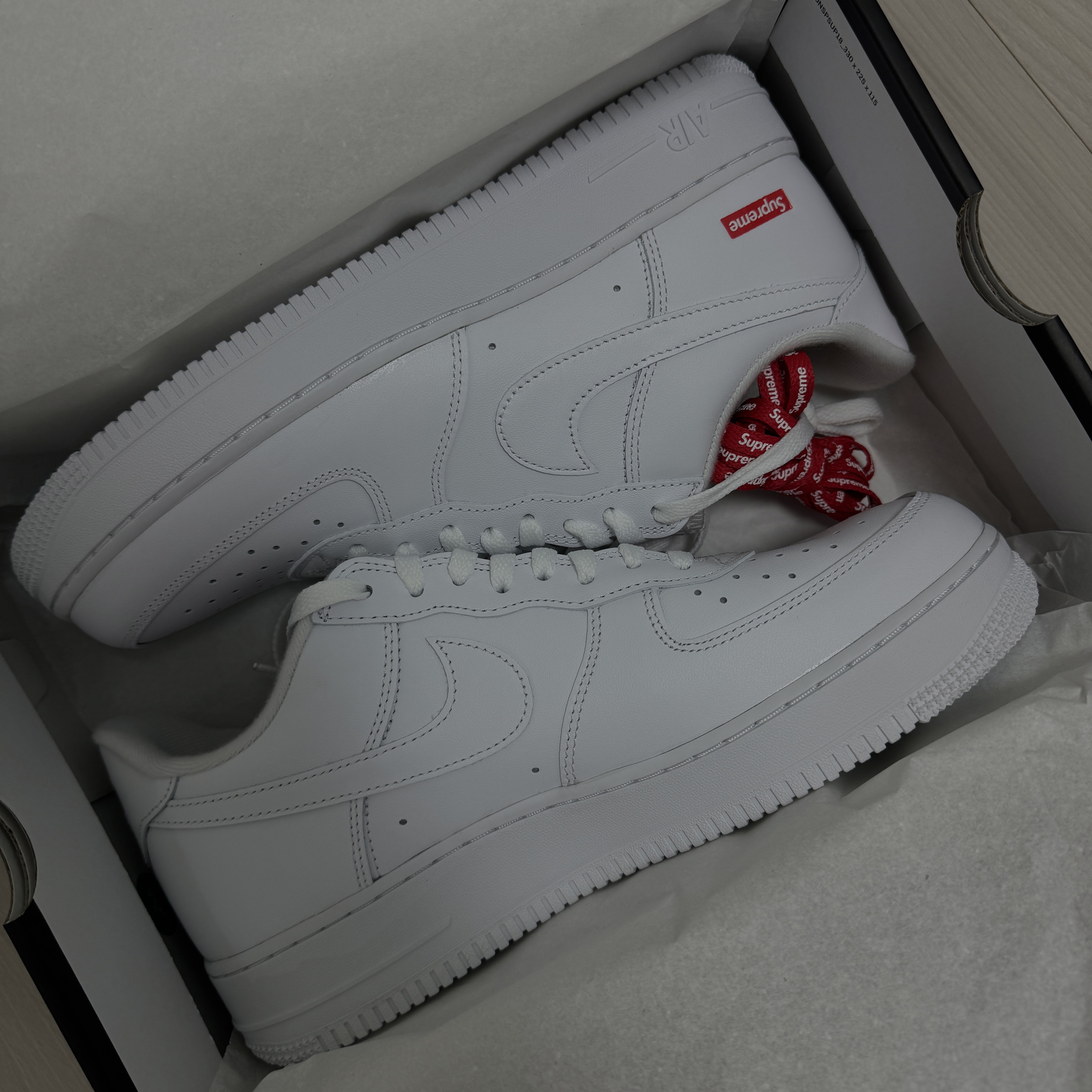 Nike x Supreme Air Force 1 Low White 착용 스타일