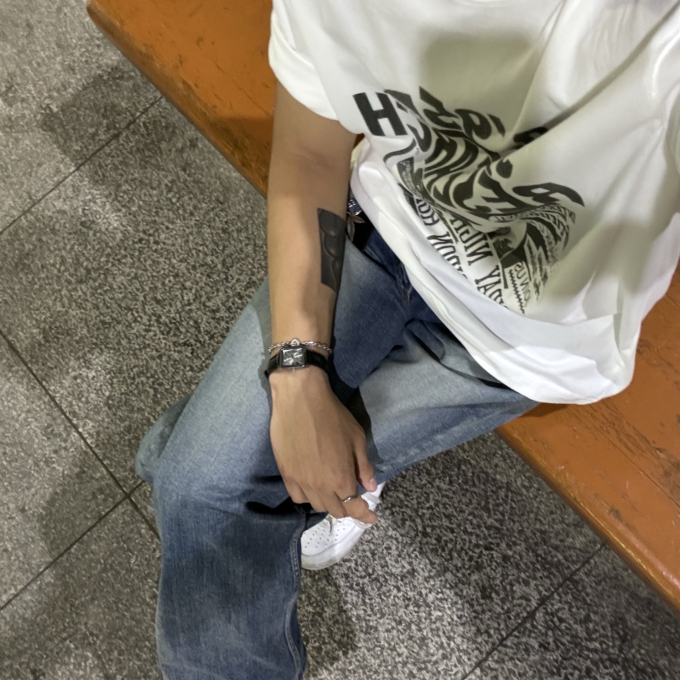 Casio LTP-V007L-7B1 착용 스타일