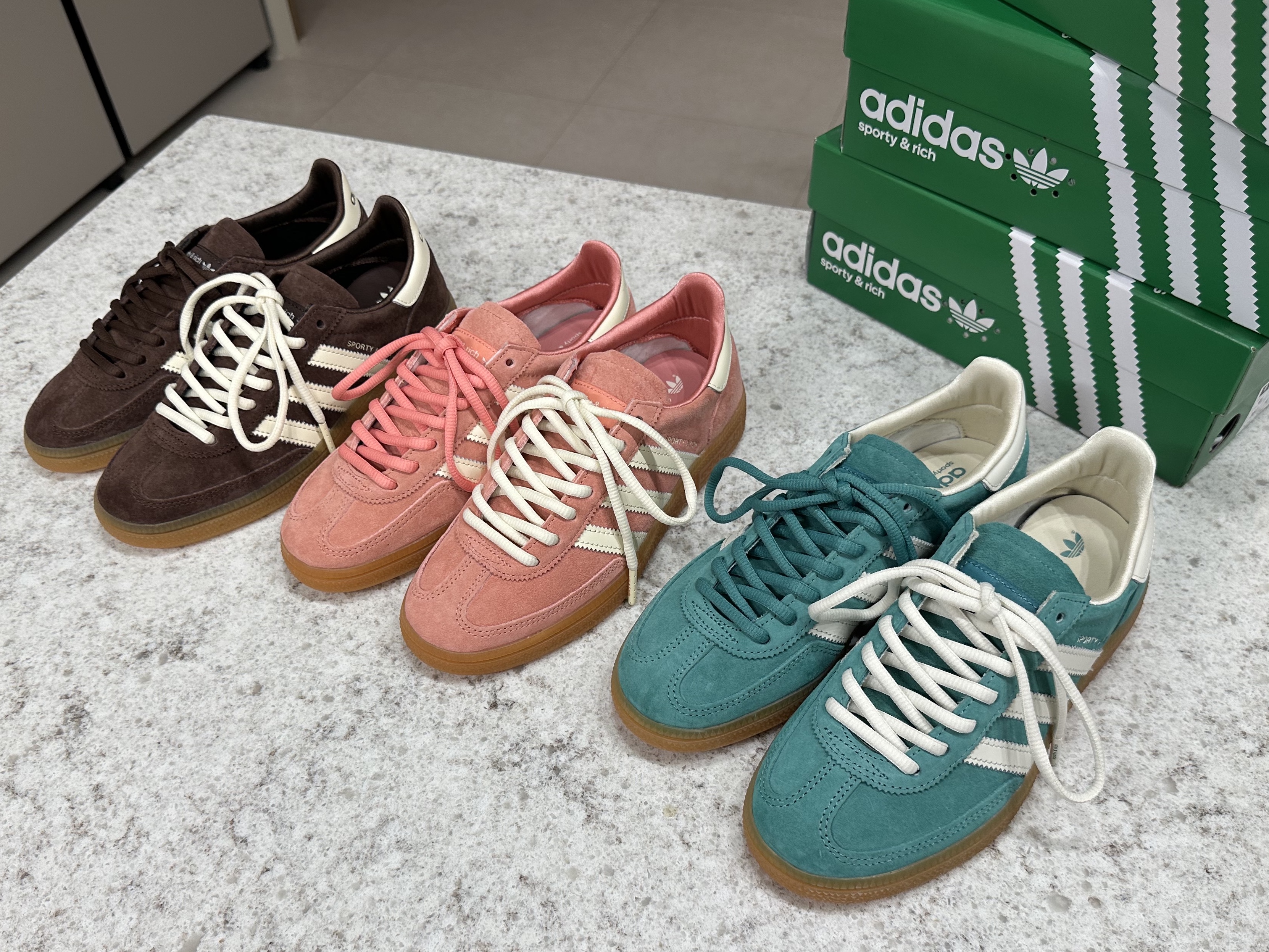 Adidas x Sporty & Rich Spezial Handball Pantone Cream White, Adidas x Sporty & Rich Spezial Handball Auburn Cream White 착용 스타일 - 10