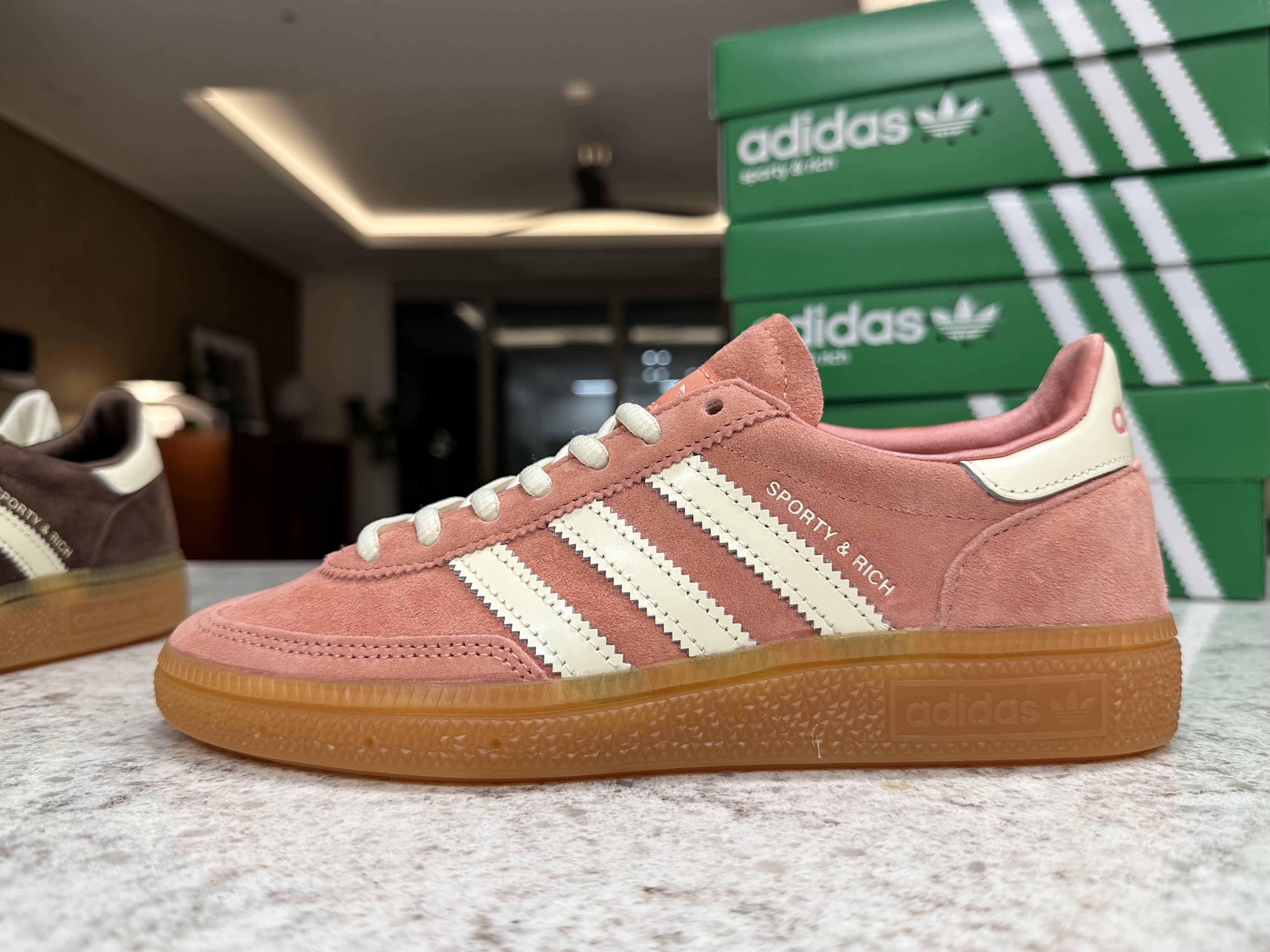 Adidas x Sporty & Rich Spezial Handball Pantone Cream White, Adidas x Sporty & Rich Spezial Handball Auburn Cream White 착용 스타일 - 8