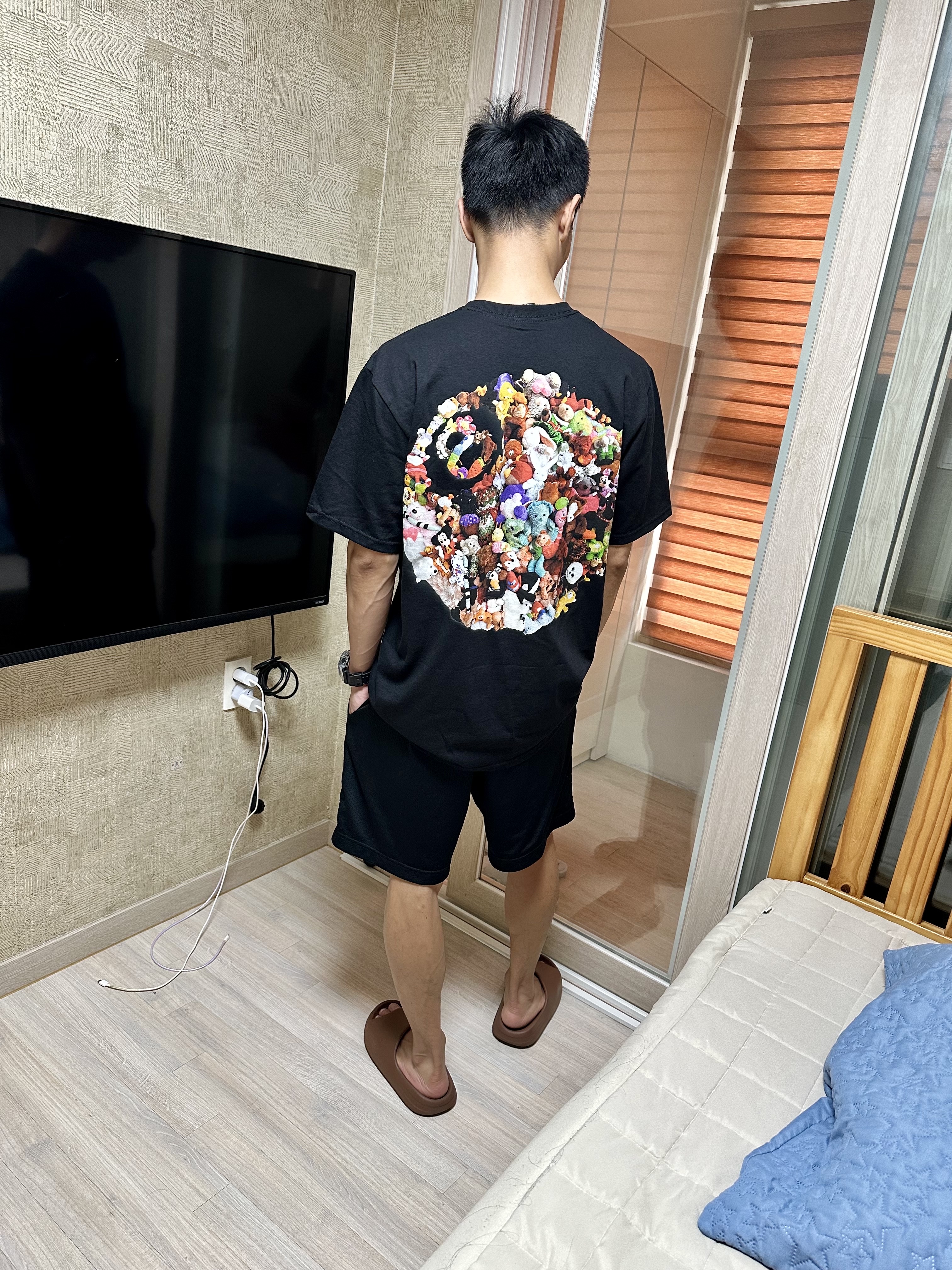 Stussy Plush T-Shirt Black, Adidas Yeezy Slide Flax 착용 스타일 - 1
