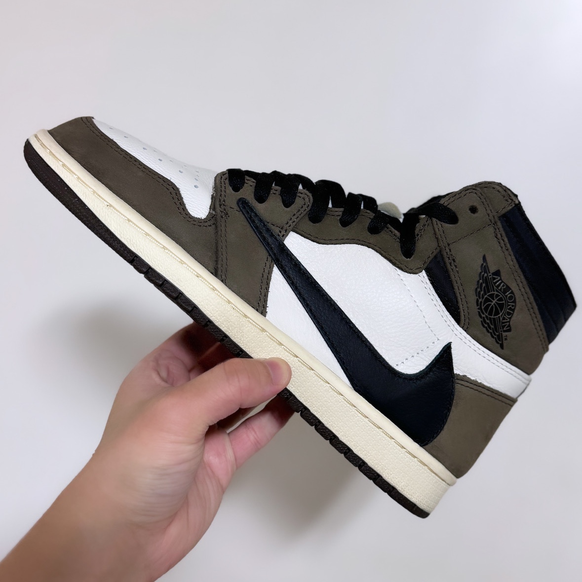 Jordan 1 x Travis Scott Retro High OG SP Mocha 착용 스타일