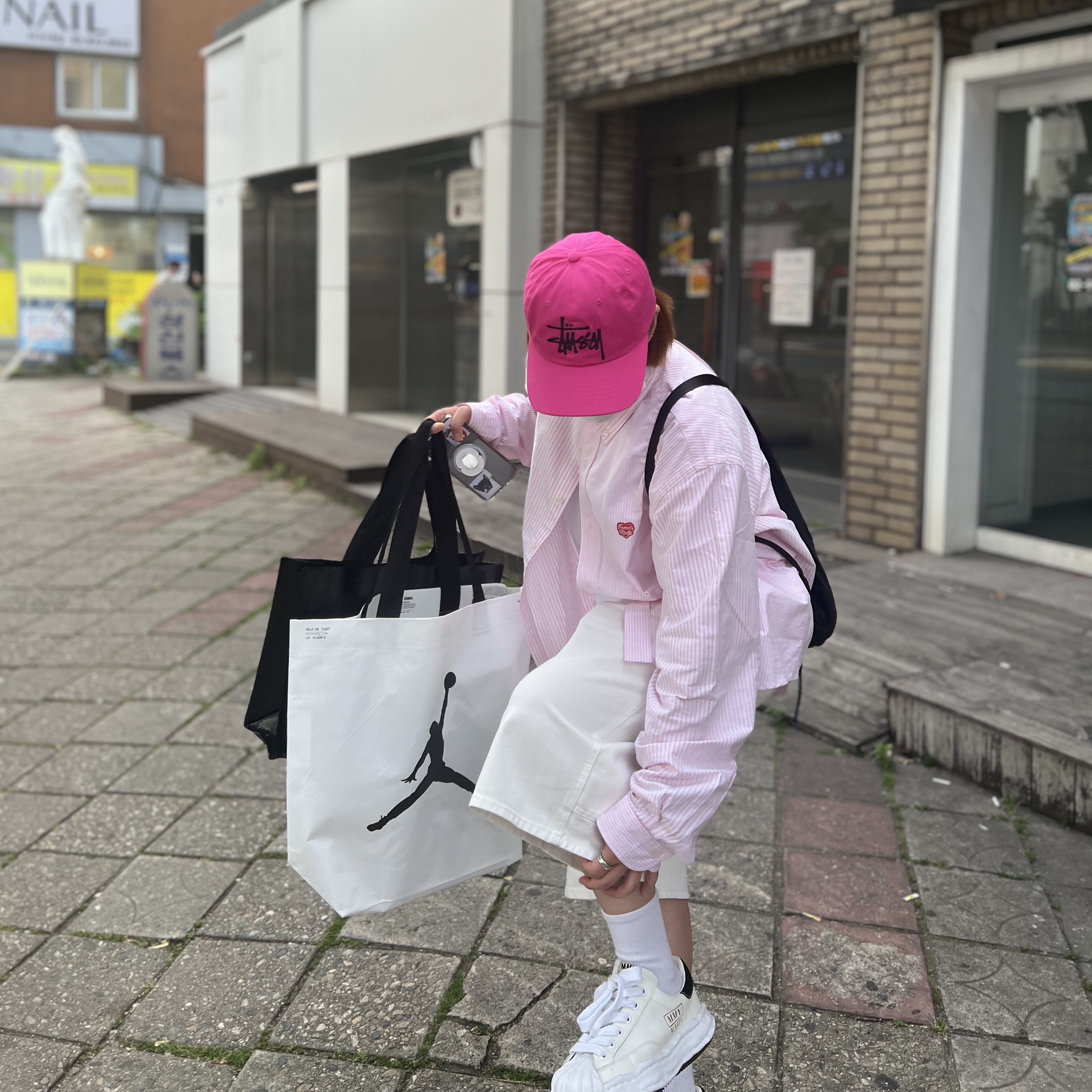 Human Made Stripe Oxford BD Shirt Pink, Maison Mihara Yasuhiro Blakey OG Sole Leather Low-top Sneakers White 착용 스타일 - 1