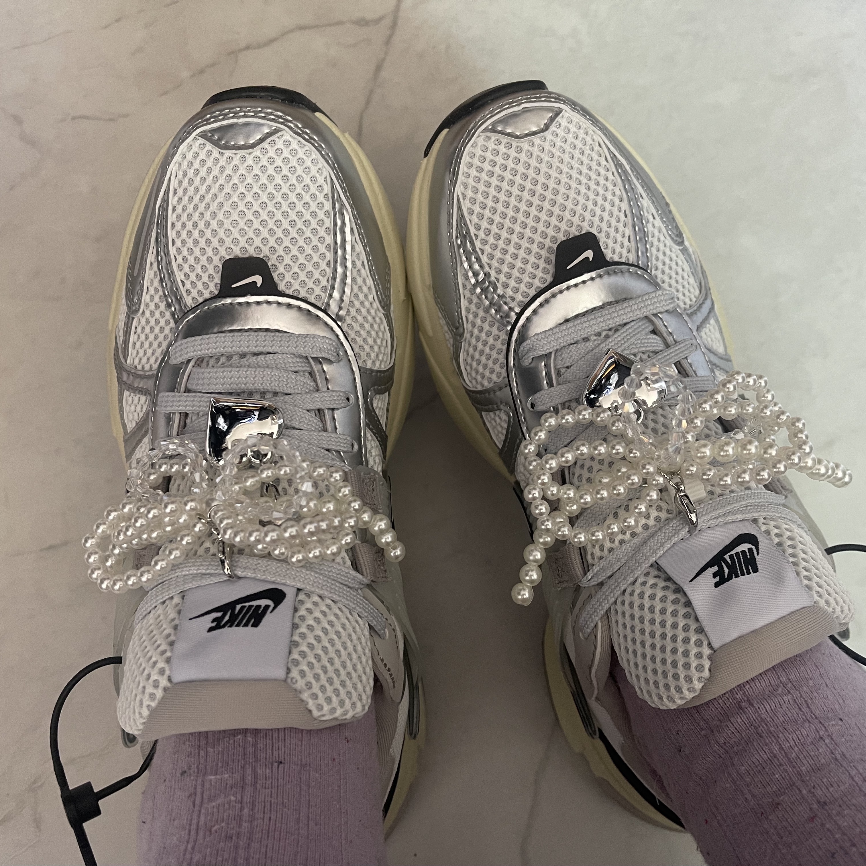 Nike V2K Run Summit White Metallic Silver 착용 스타일