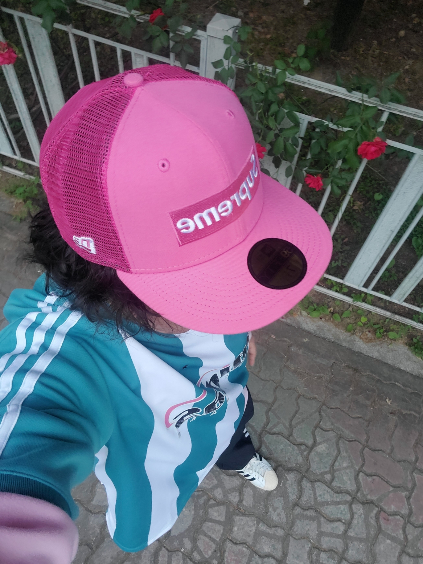 Adidas x Taegeukdang Superstar White Black, Supreme Box Logo Mesh Back New Era Pink - 22SS 착용 스타일 - 3