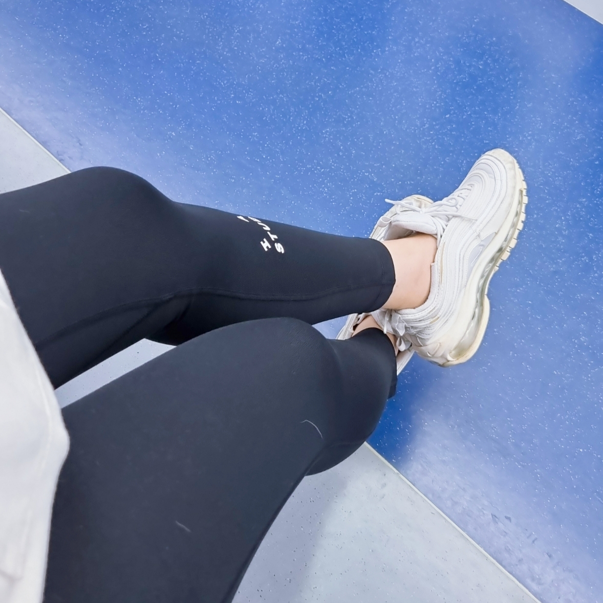 (W) IAB Studio Leggings Black 착용 스타일