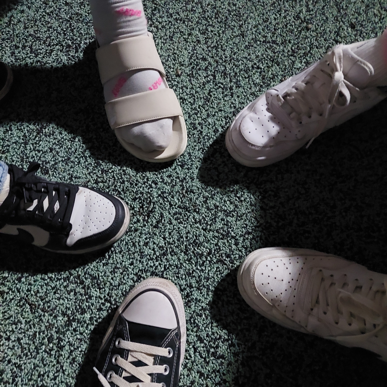 Converse Chuck Taylor All Star Ox Black, Nike Court Vision Low Next Nature White Black 착용 스타일