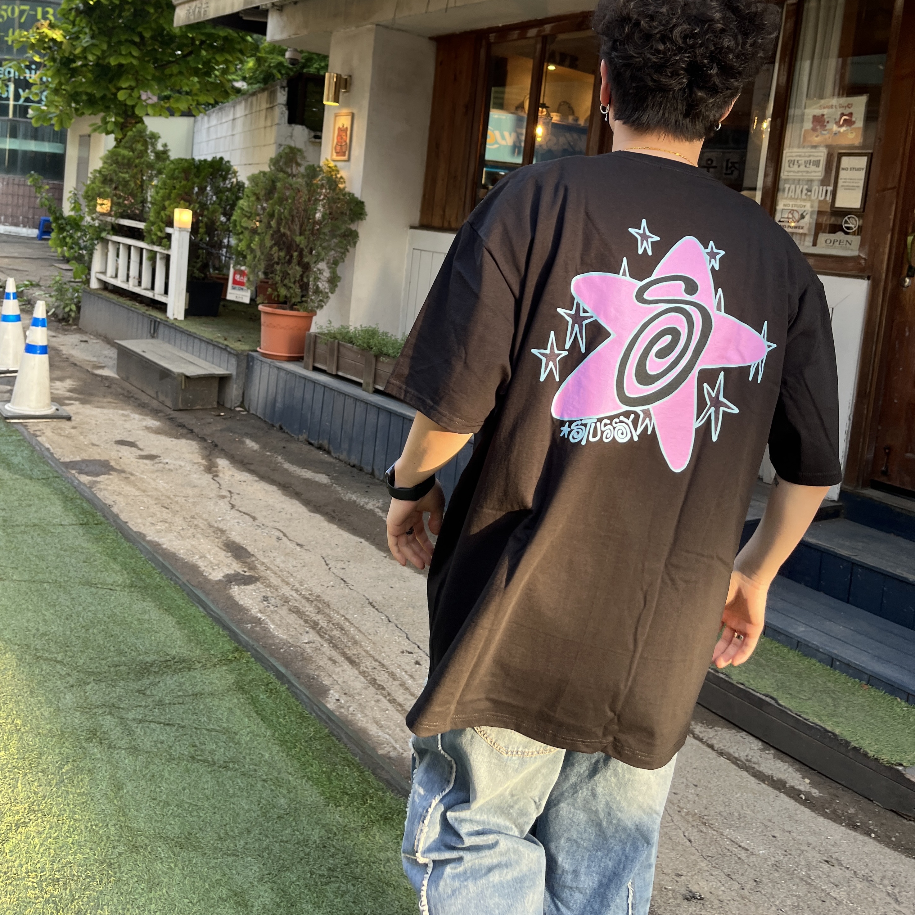 Stussy Galaxy T-Shirt Black 착용 스타일
