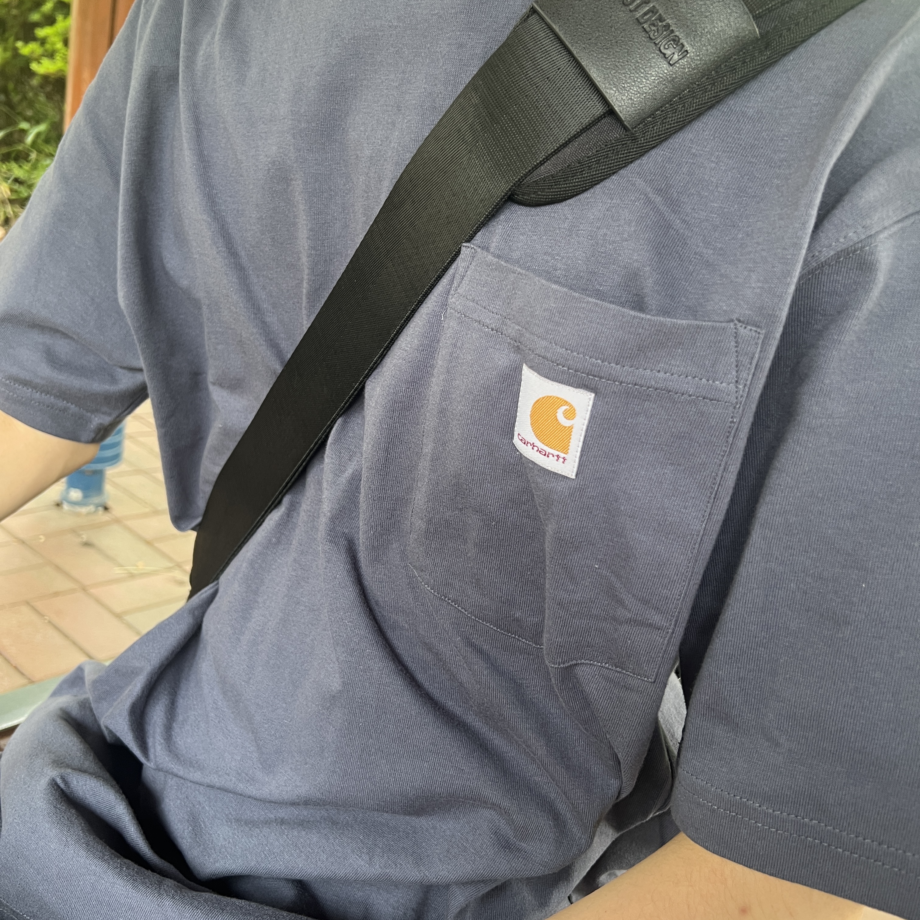 Carhartt Loose Fit Heavyweight Regular Short Sleeve Pocket T-Shirt Bluestone 착용 스타일