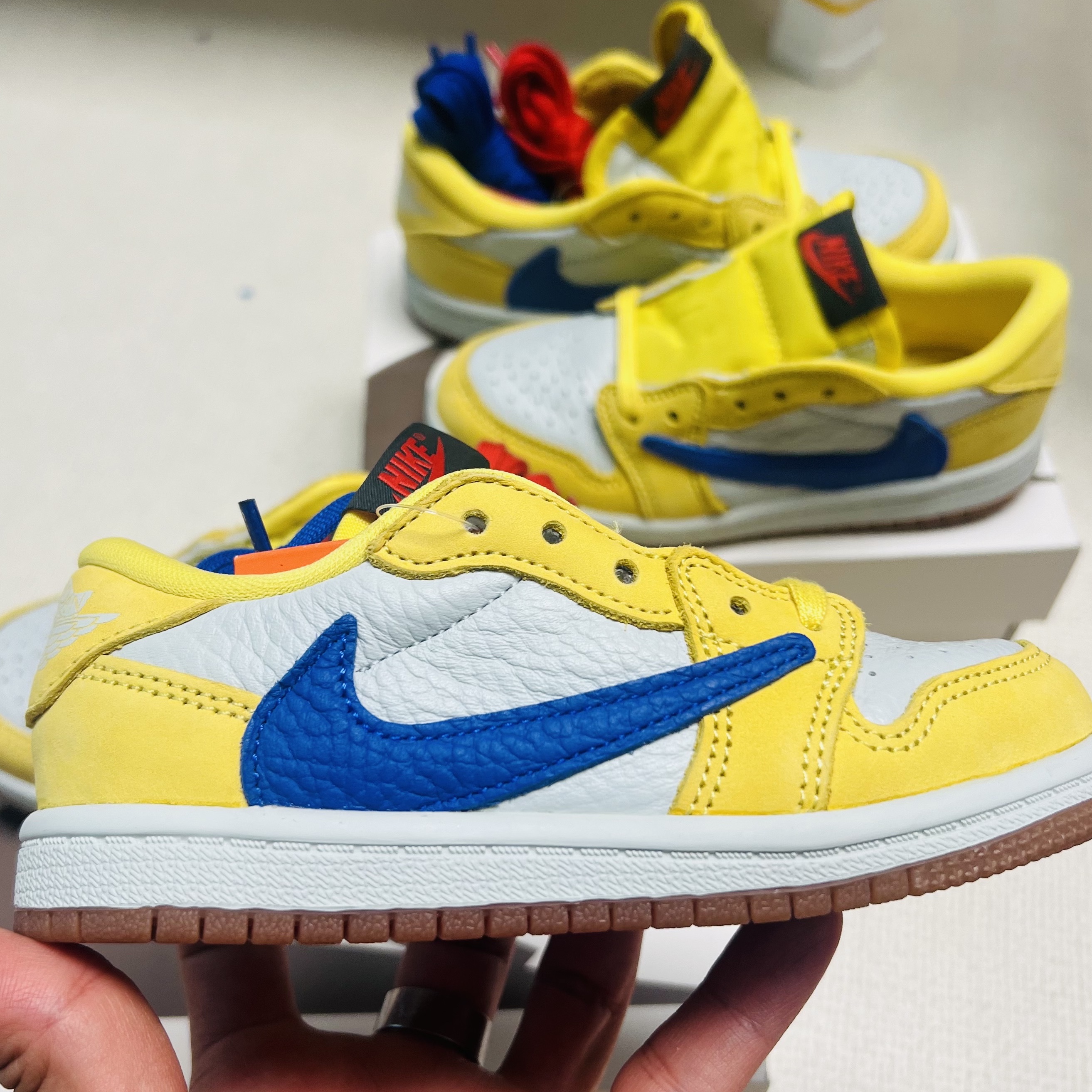 (TD) Jordan 1 x Travis Scott Retro Low OG SP Canary 착용 스타일 - 4