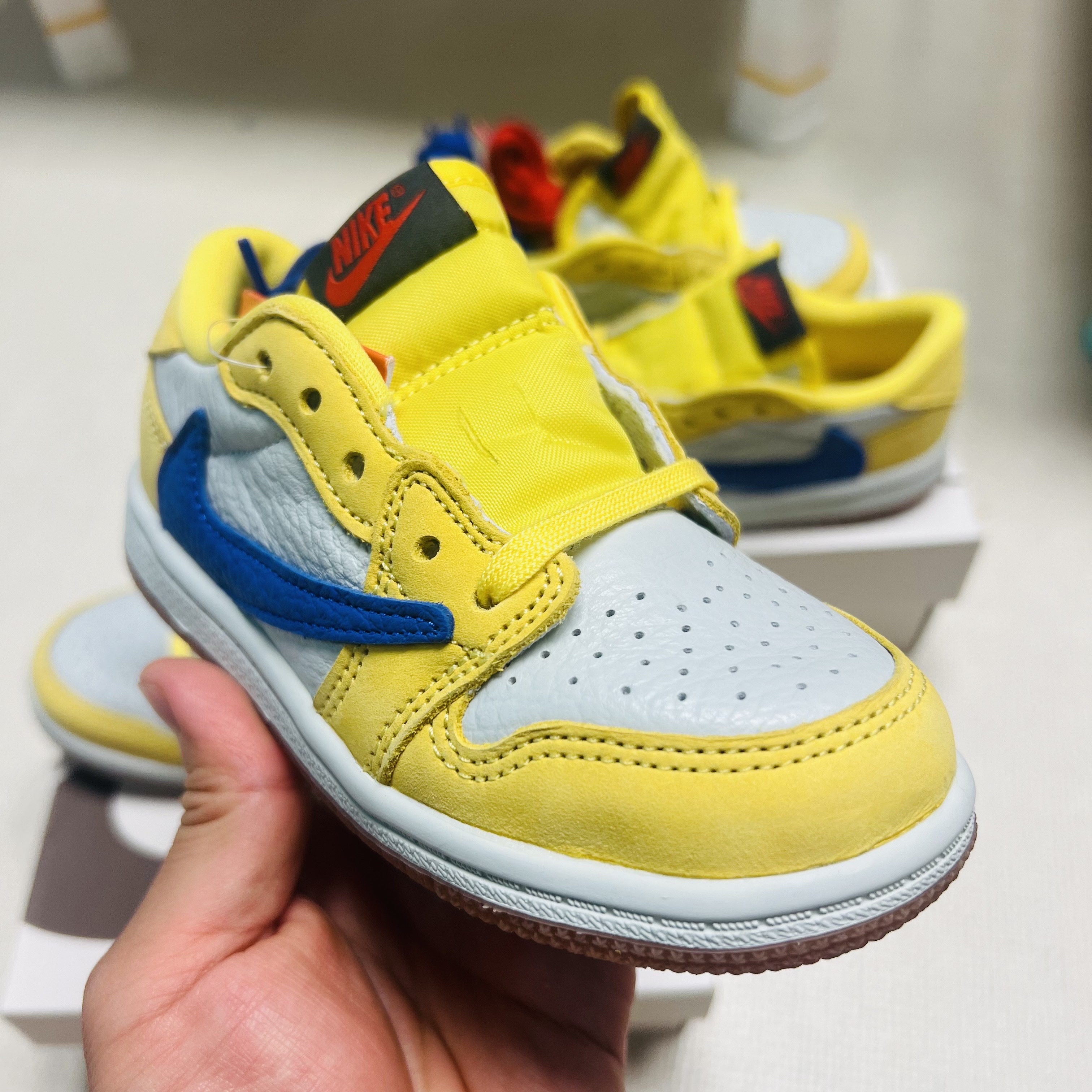 (TD) Jordan 1 x Travis Scott Retro Low OG SP Canary 착용 스타일 - 5