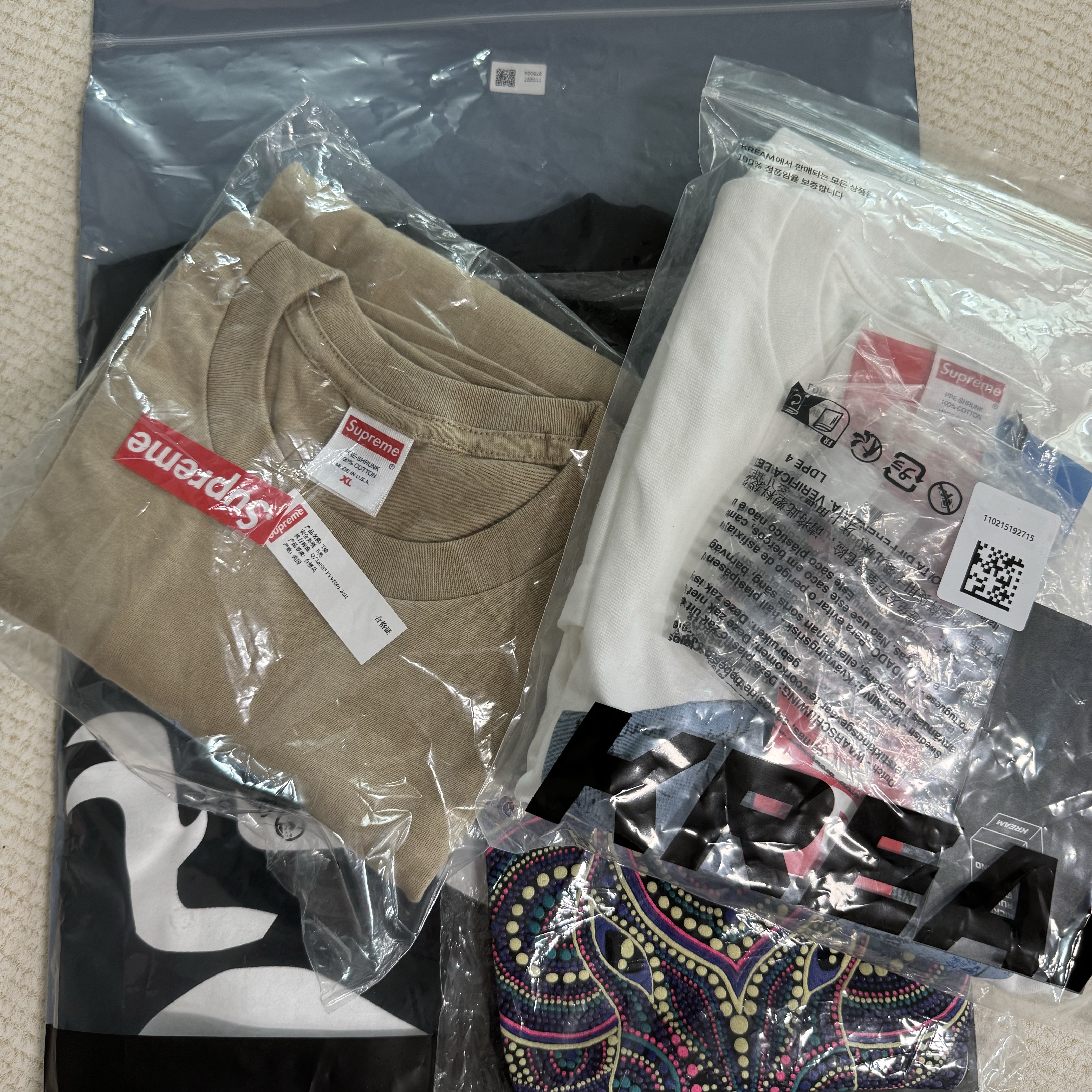 Supreme First T-Shirt White - 24SS 착용 스타일