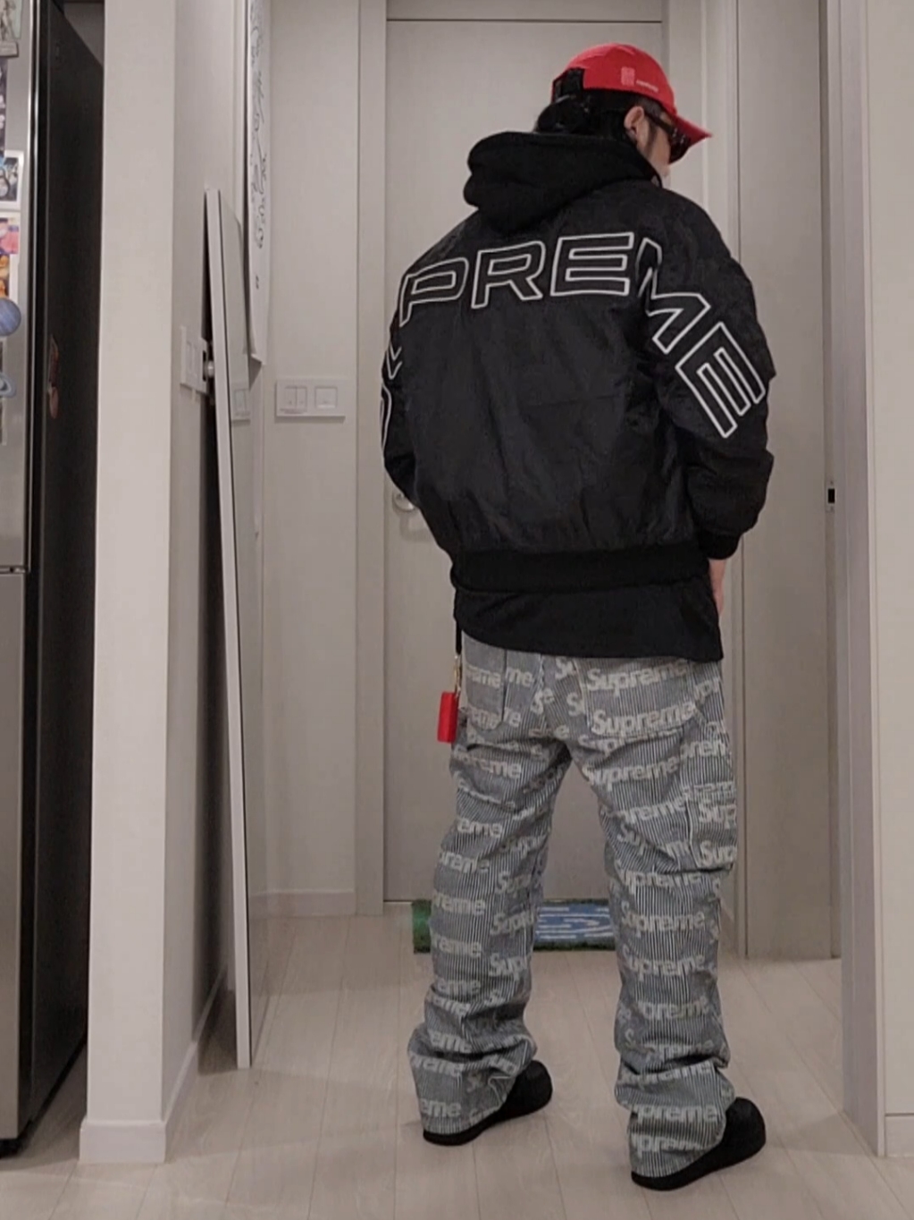 Supreme Hooded Stadium Jacket Black - 24SS, Supreme Mesh Side Panel Camp Cap Red - 24SS 착용 스타일 - 2