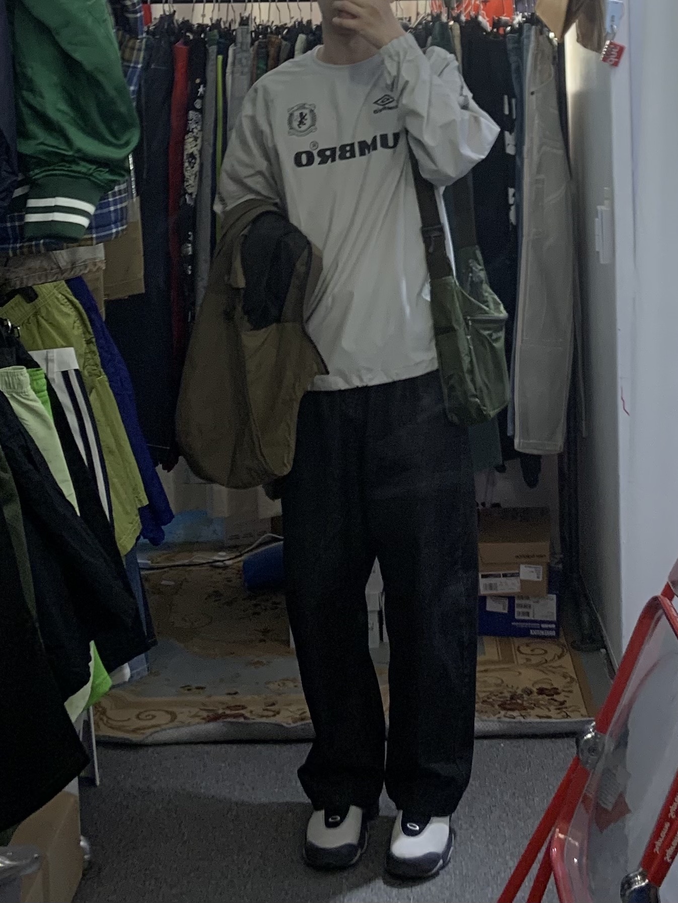 Montbell Pocketable Light Shoulder Bag Small Khaki Green, Oakley Factory Team x Brain Dead Flesh White Birch 착용 스타일