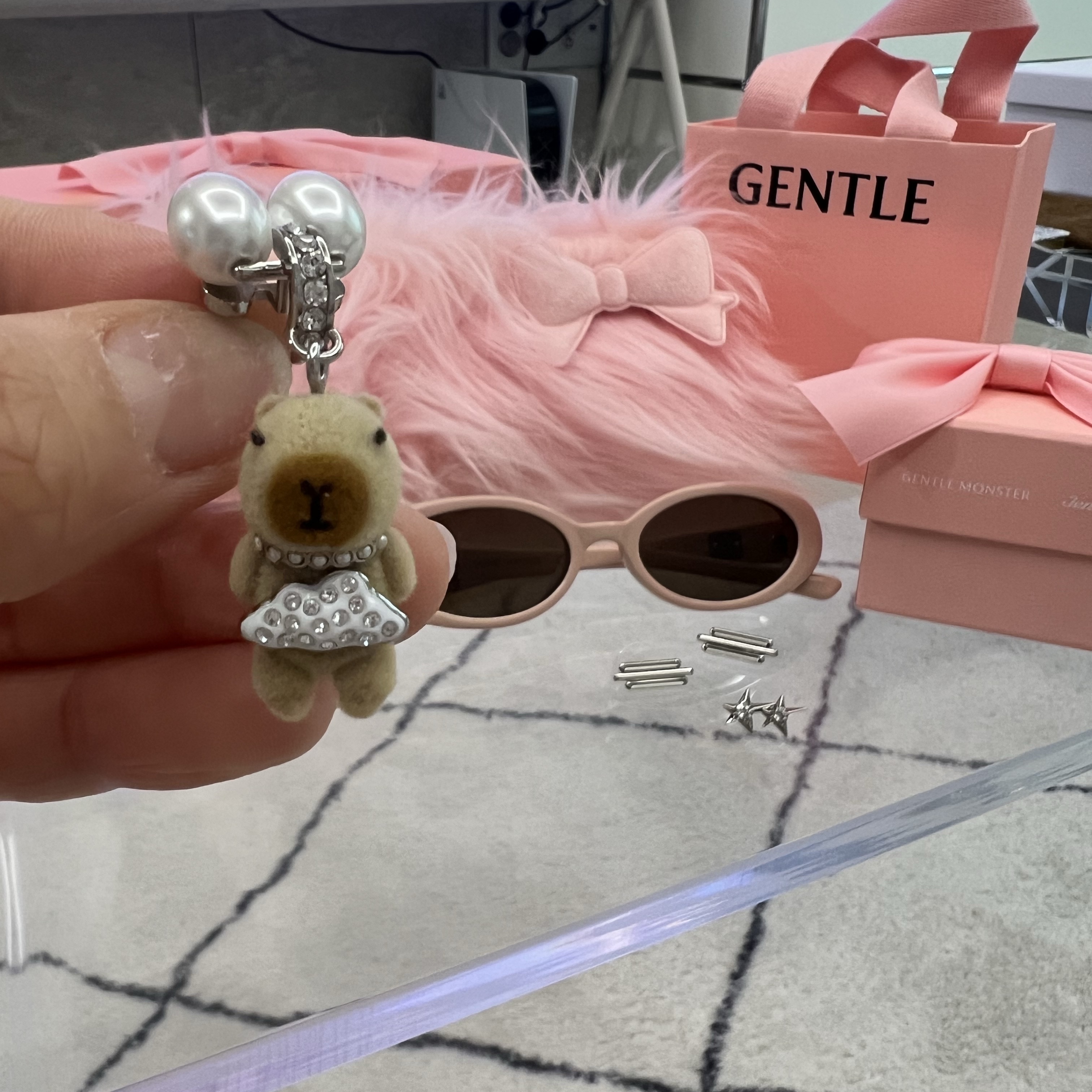 Gentle Monster x Jennie Jentle Salon Petite Cooing 착용 스타일
