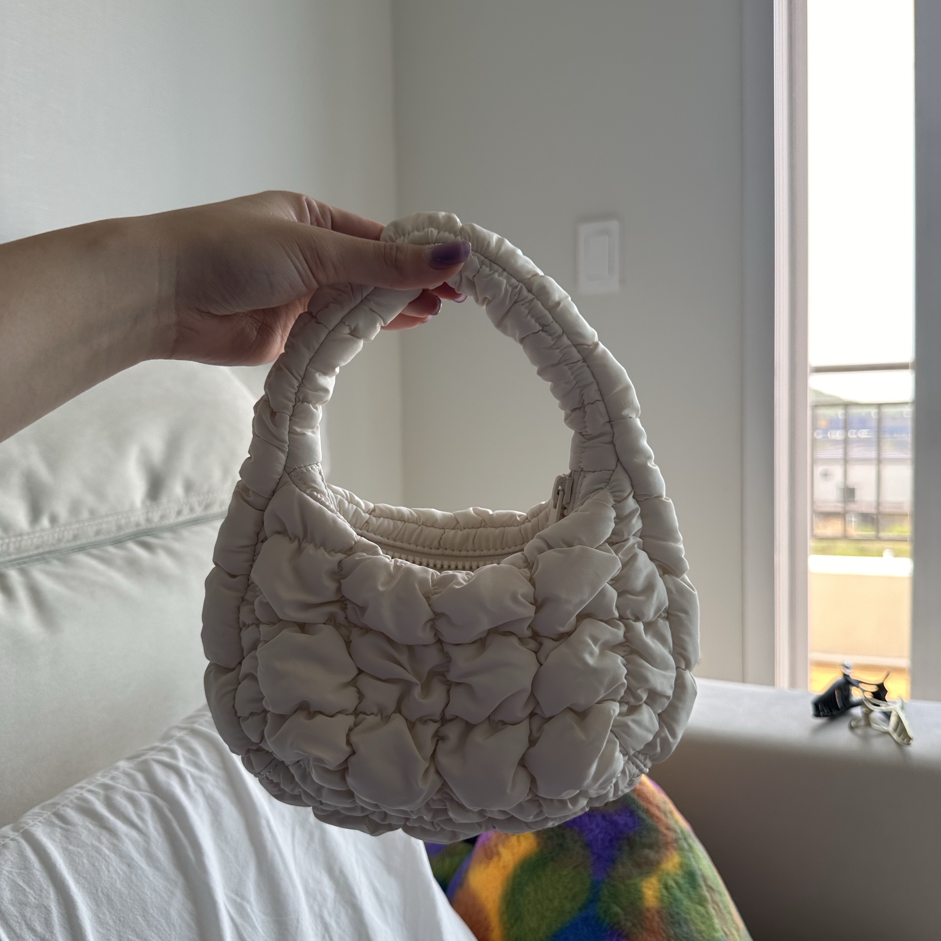 COS Quilted Micro Bag Off White 착용 스타일