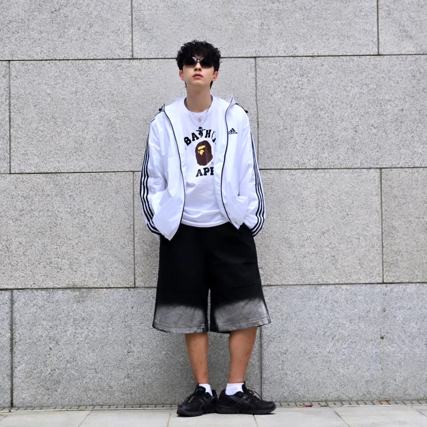 BAPE Ninja College T-Shirt White, Adidas Essential 3S Woven Windbreaker Jacket White - KR Sizing 착용 스타일 - 1