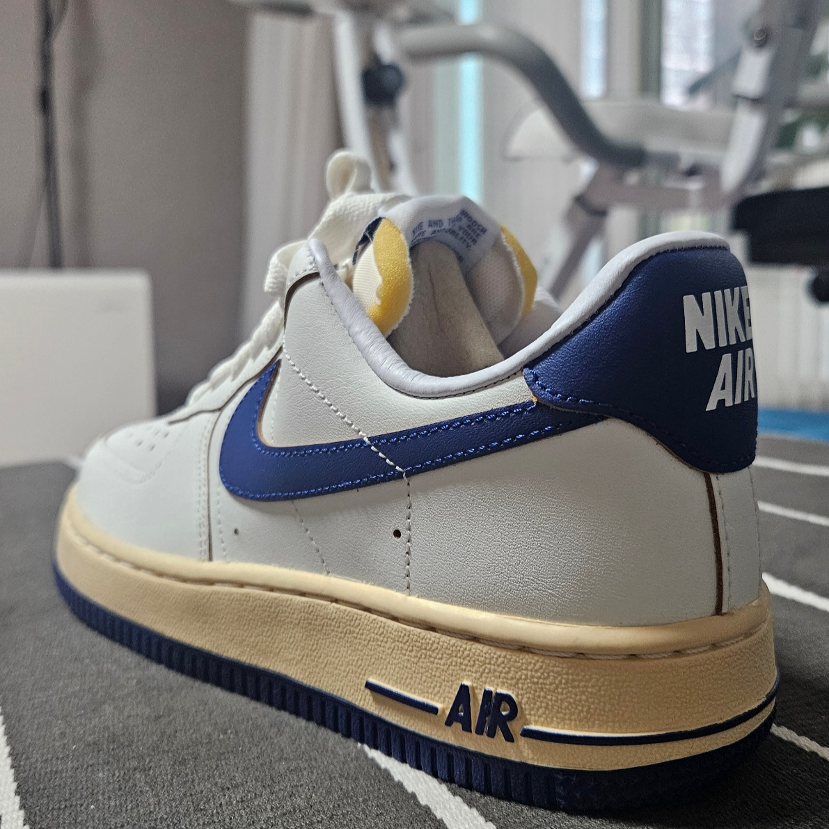 (W) Nike Air Force 1 '07 Sail Pale Vanilla 착용 스타일