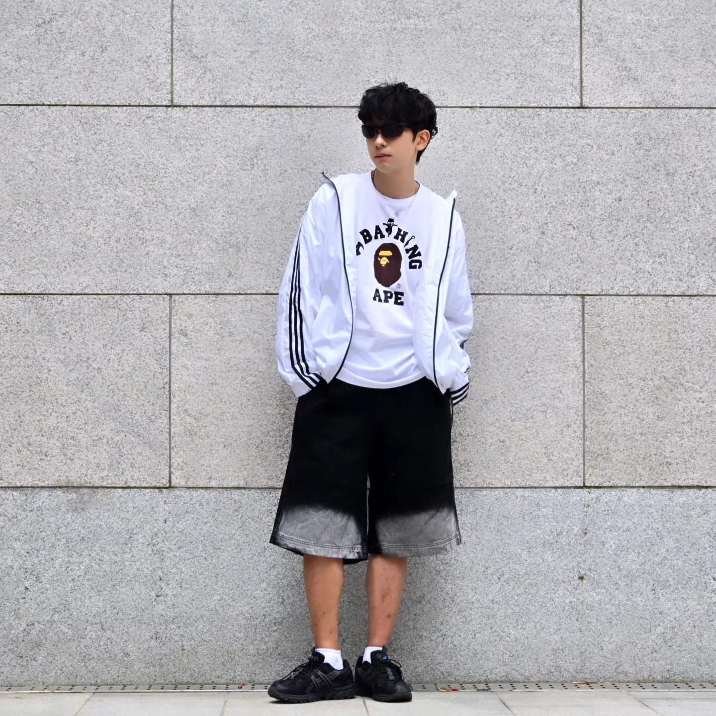 BAPE Ninja College T-Shirt White, Adidas Essential 3S Woven Windbreaker Jacket White - KR Sizing 착용 스타일 - 2