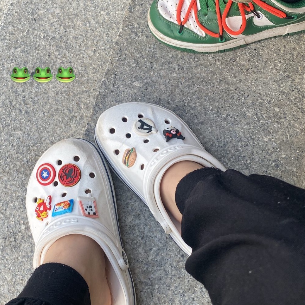Crocs Bayaband Clog White Navy 착용 스타일