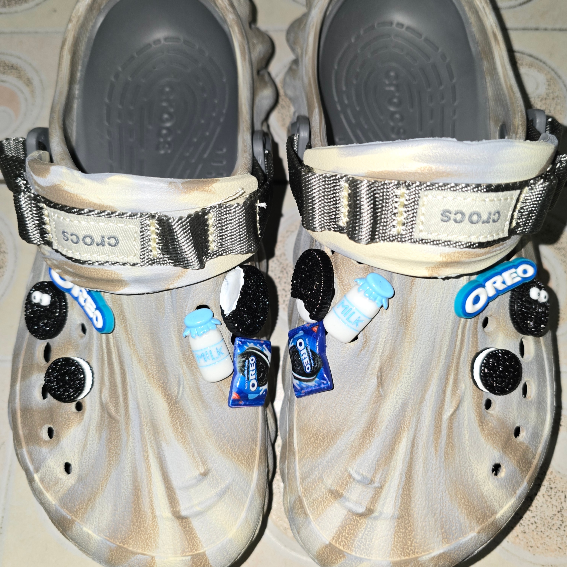 Crocs Echo Marbled Clog Bone Multi 착용 스타일