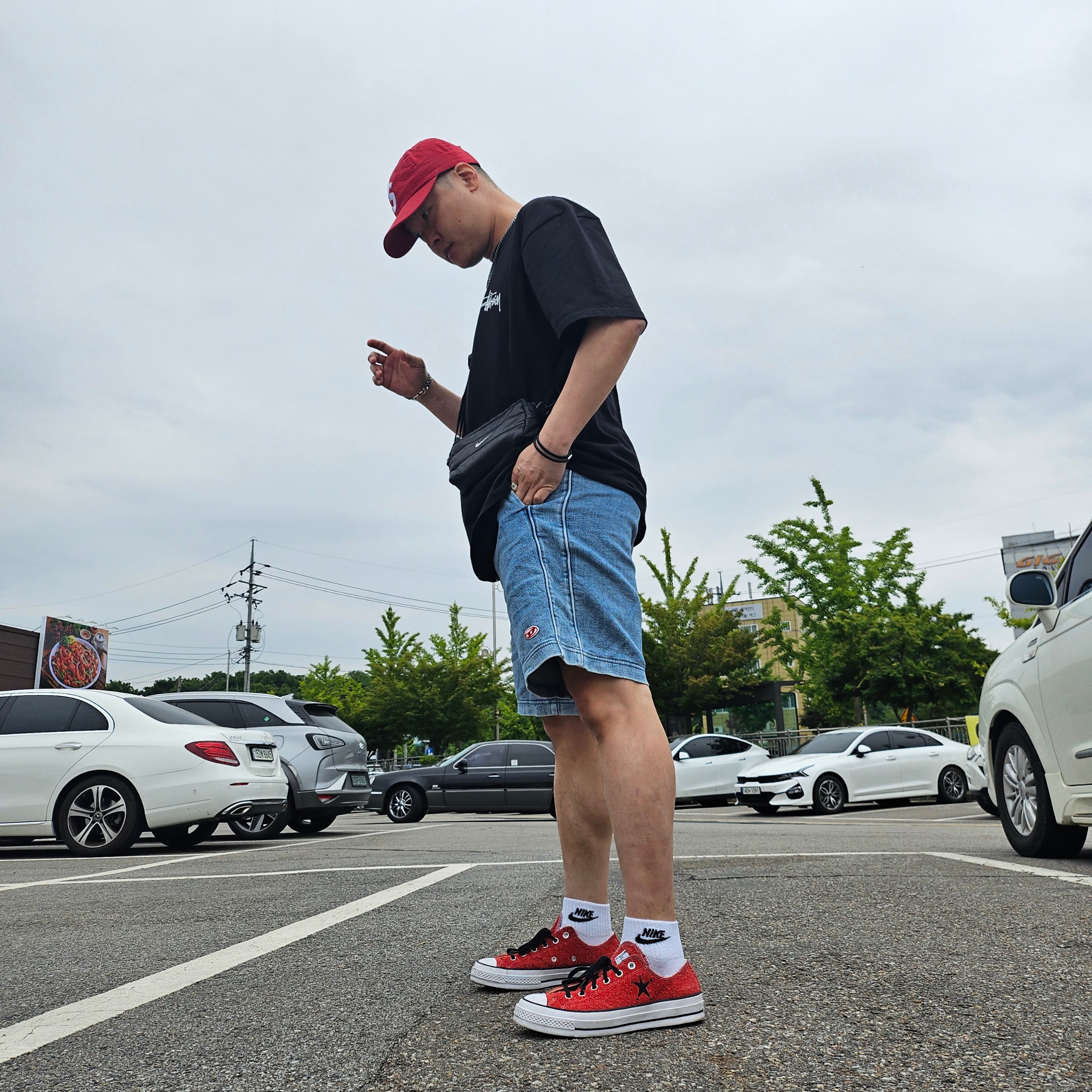 Supreme Seersucker S Logo 6-Panel Red - 24SS, Converse x Stussy Chuck 70 Ox Poppy Red 착용 스타일 - 2