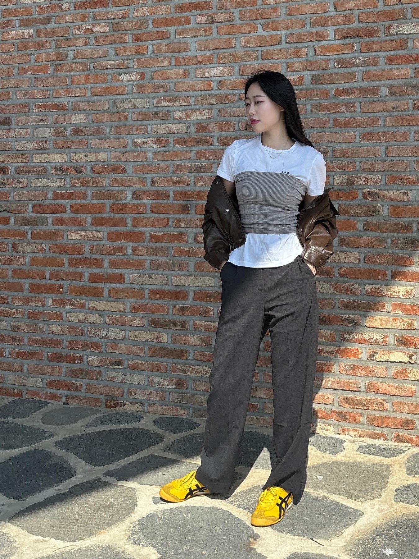 Onitsuka Tiger Mexico 66 Yellow Black 착용 스타일 - 2