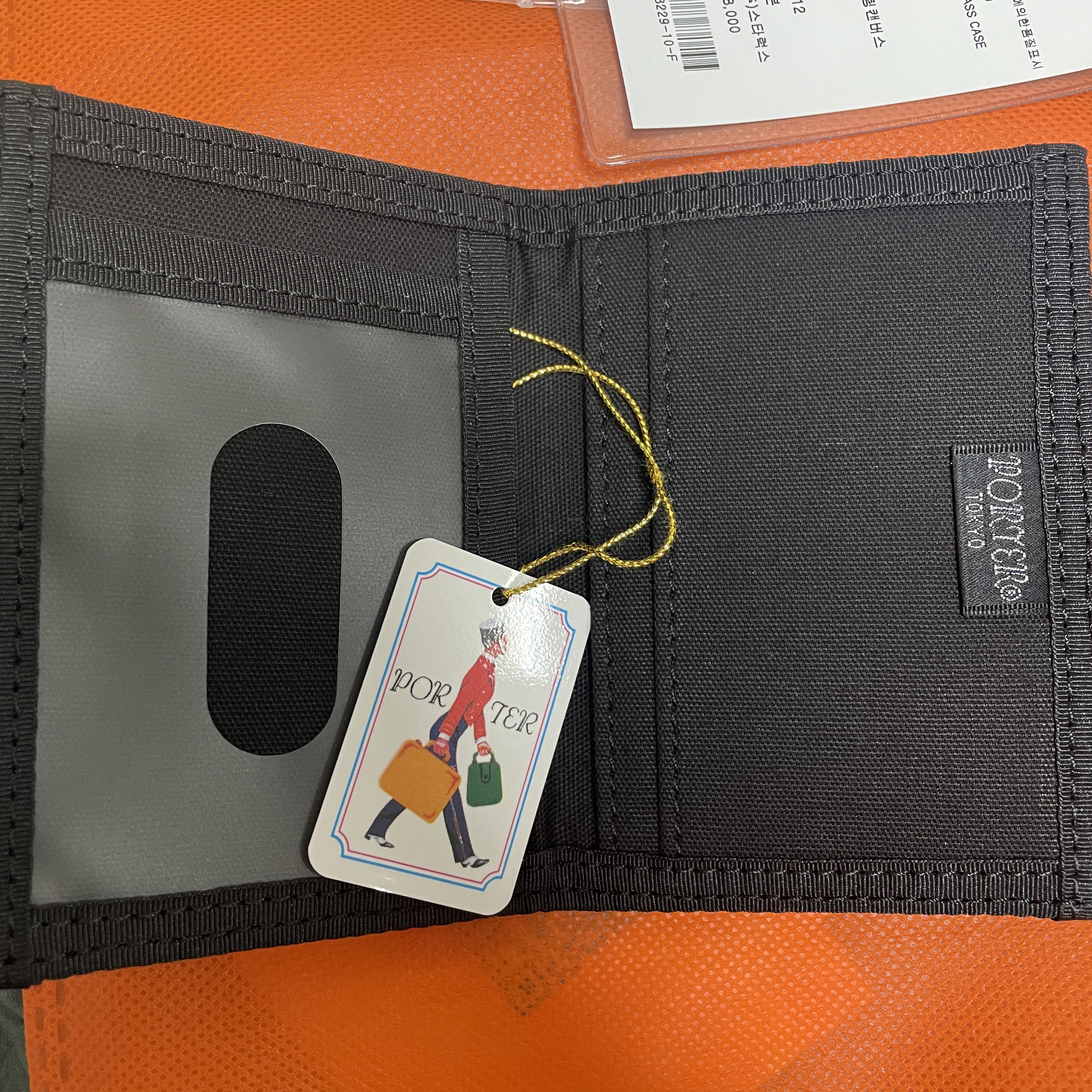 Porter Freestyle Pass Case Black 착용 스타일 - 2