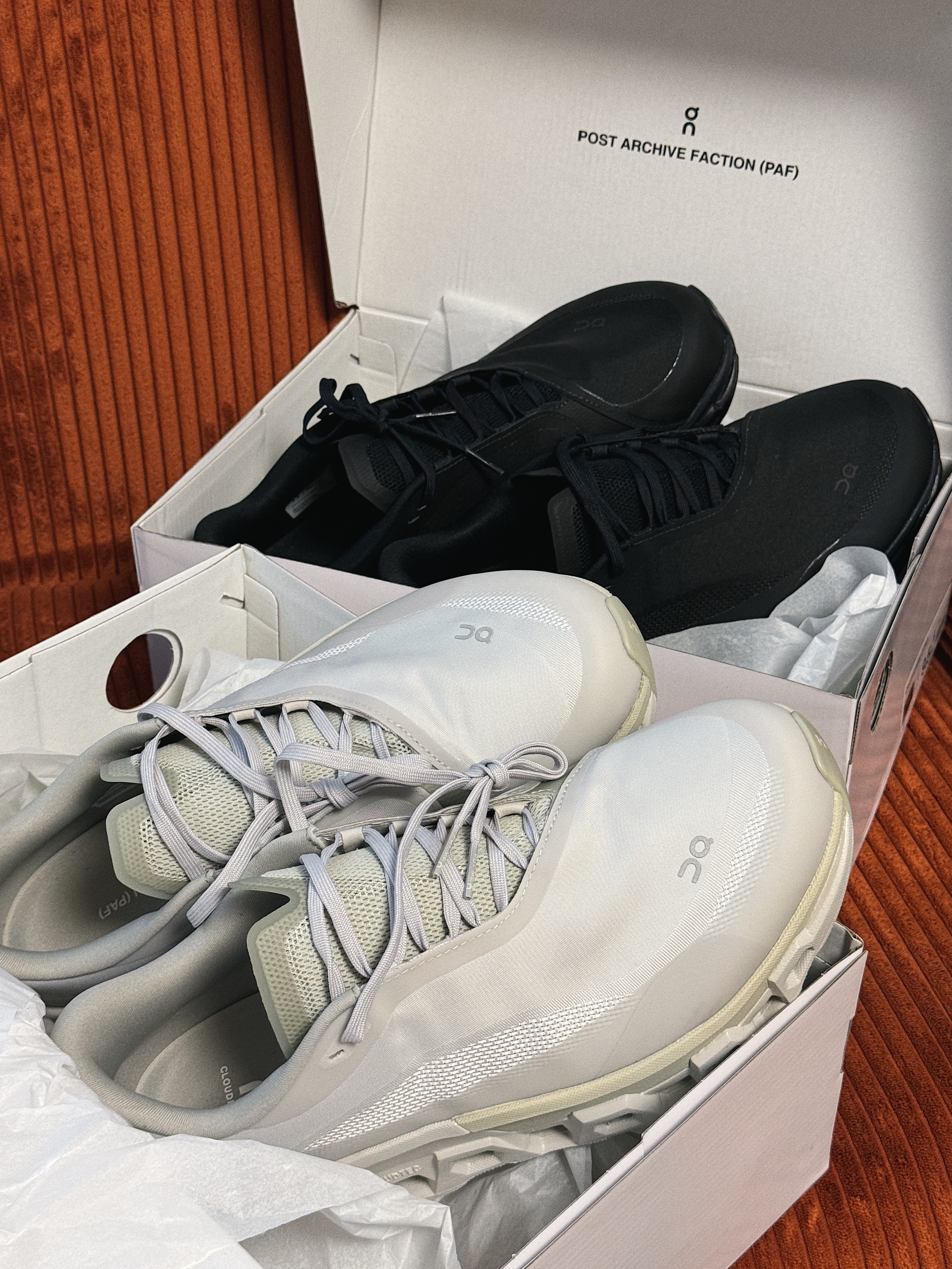 On Running x Post Archive Faction (Paf) Cloudmonster 2 Moondust Chalk, On Running x Post Archive Faction (Paf) Cloudmonster 2 Black Magnet 착용 스타일 - 1