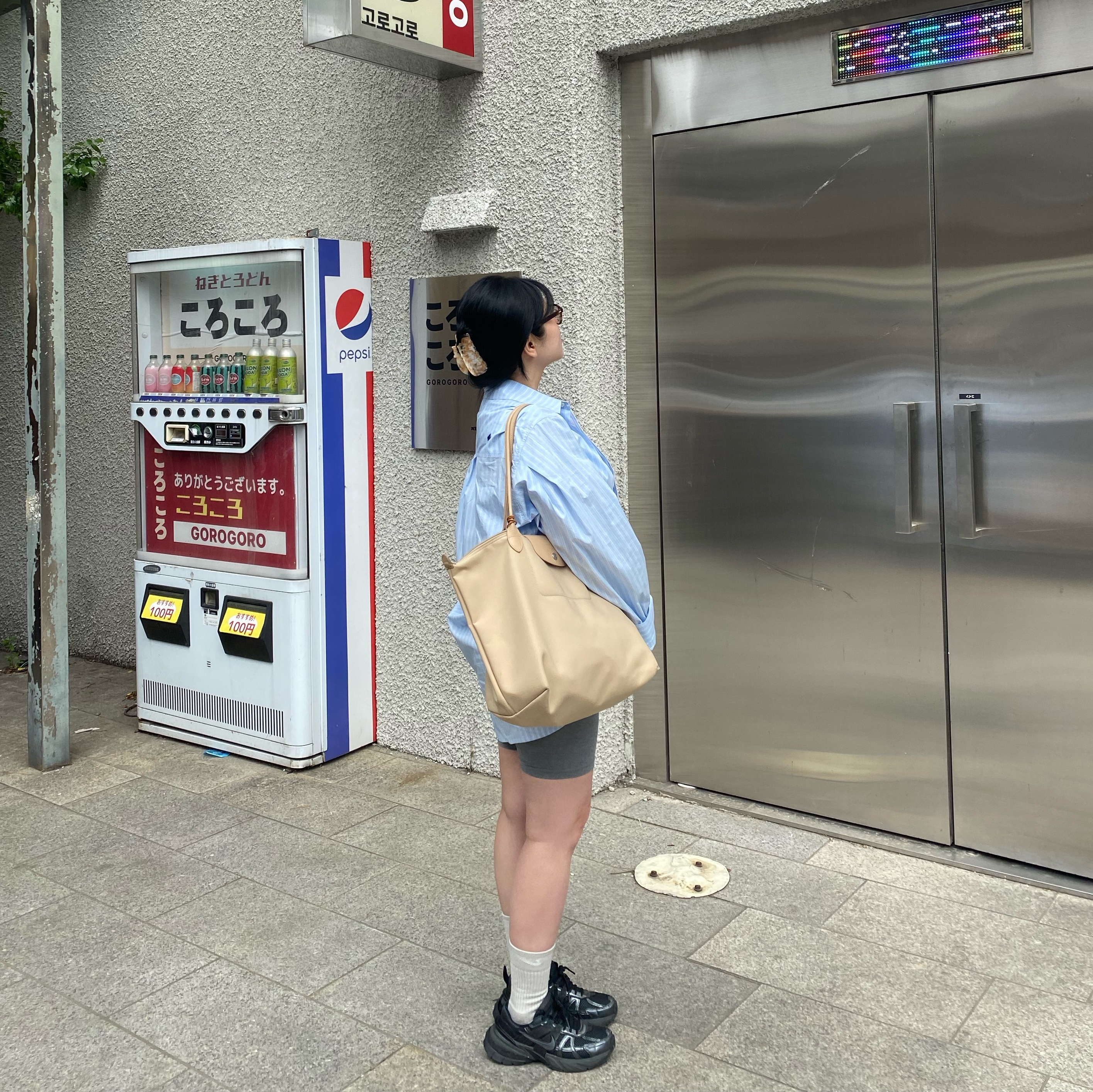 Longchamp Le Pliage Original Tote Bag L Paper, Nike V2K Run Black Anthracite 착용 스타일 - 1