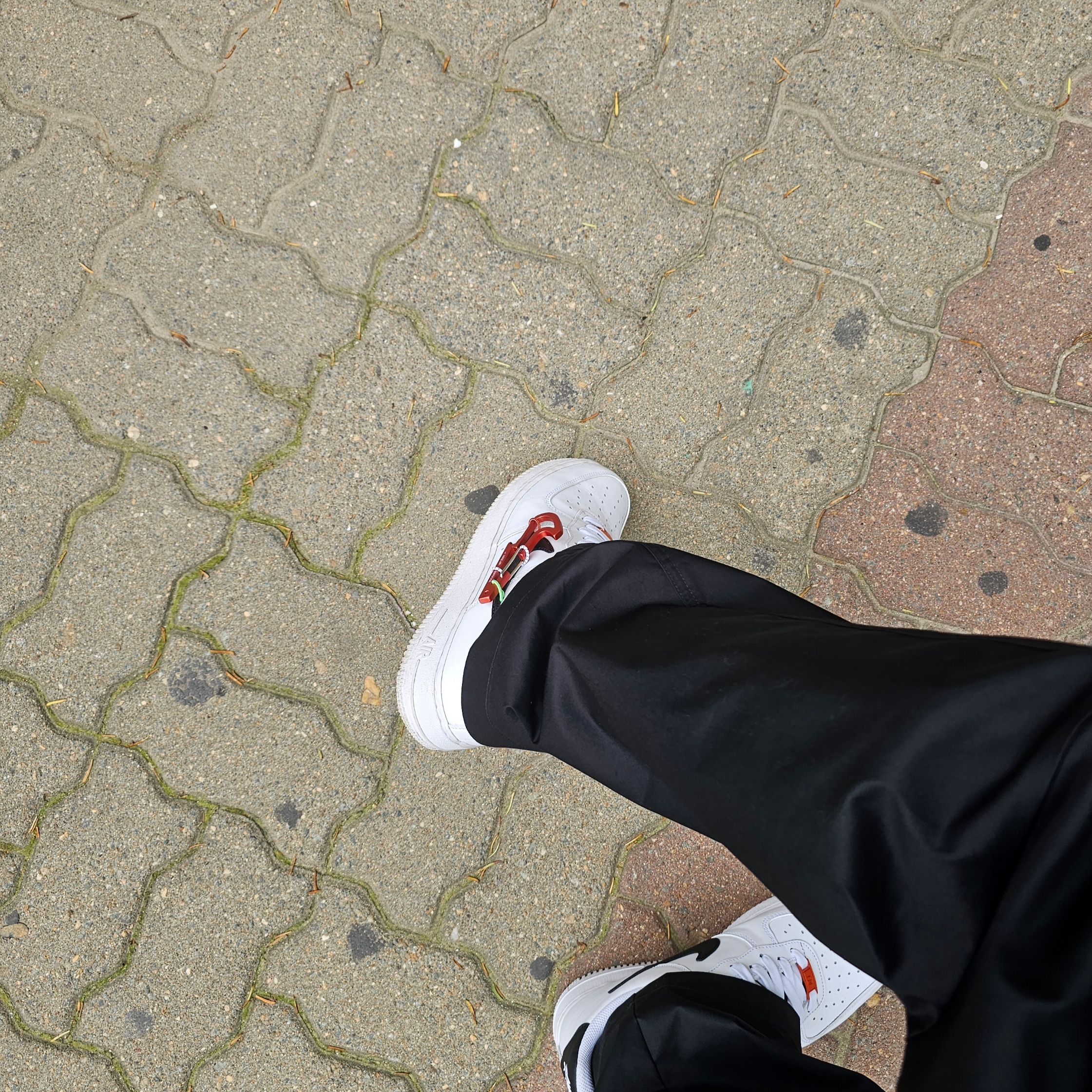 Nike Air Force 1 '07 PRM Carabiner Red, BAPE ABC Camo Big Ape Head T-Shirt White Green 착용 스타일 - 2